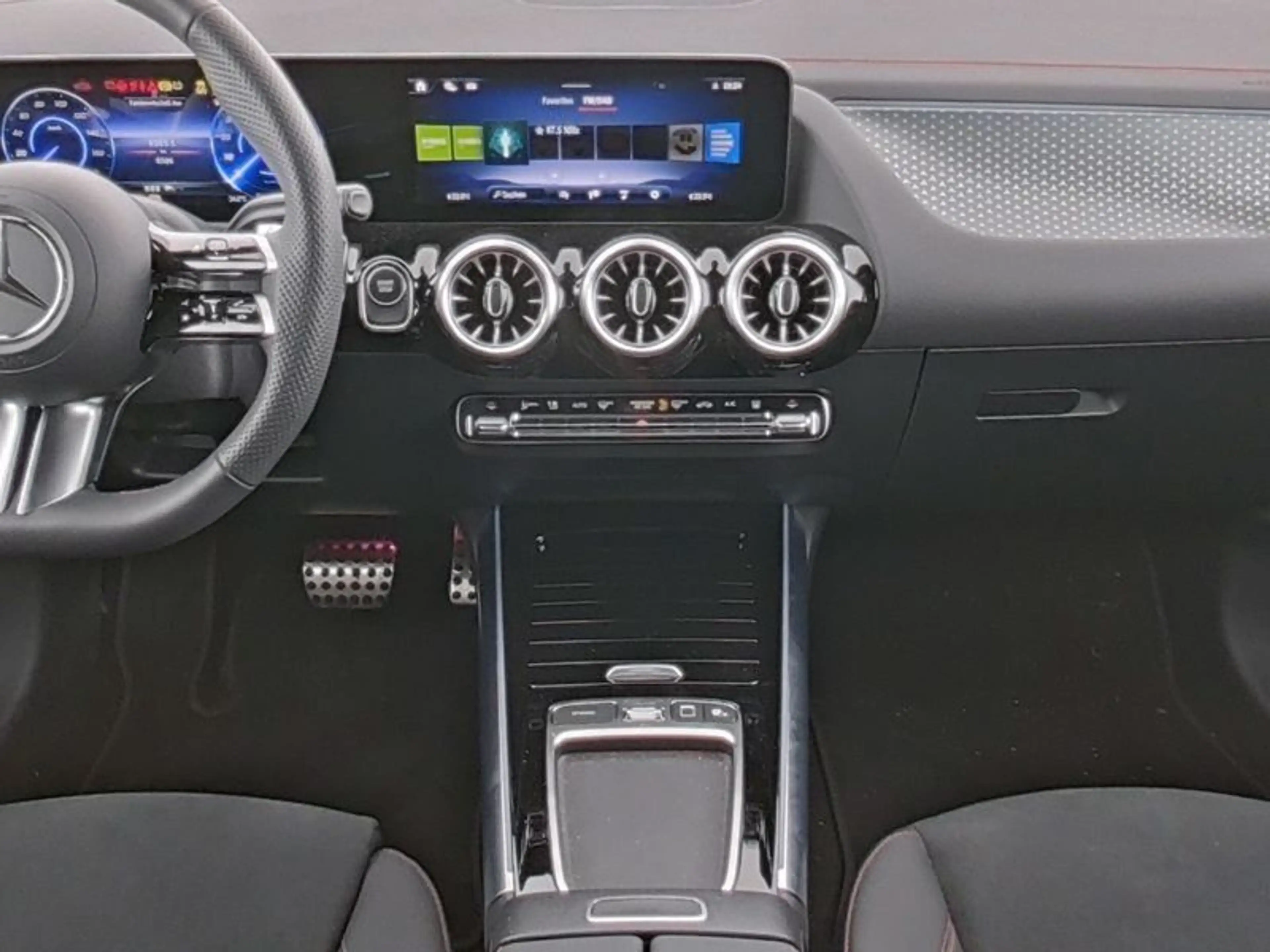 Mercedes-Benz EQA 250+ AMG-ADVANCED+ PANO 360° SOUND DISTRONIC — photo 7