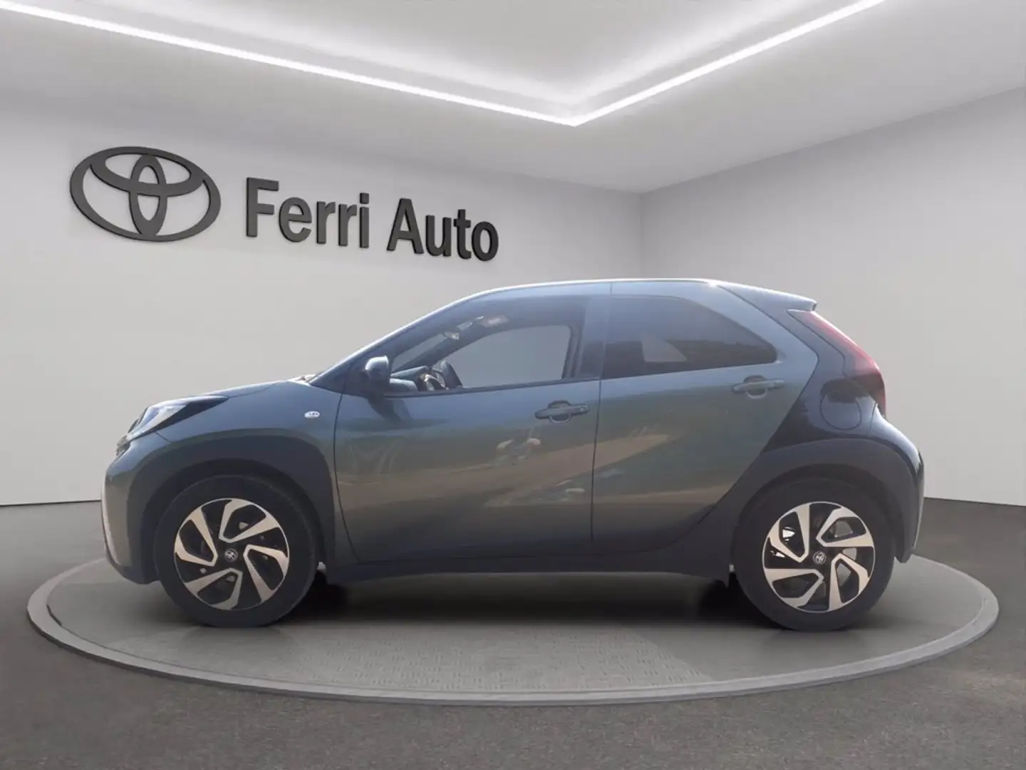 Toyota Aygo X 1.0 trend 72cv Nero - 2