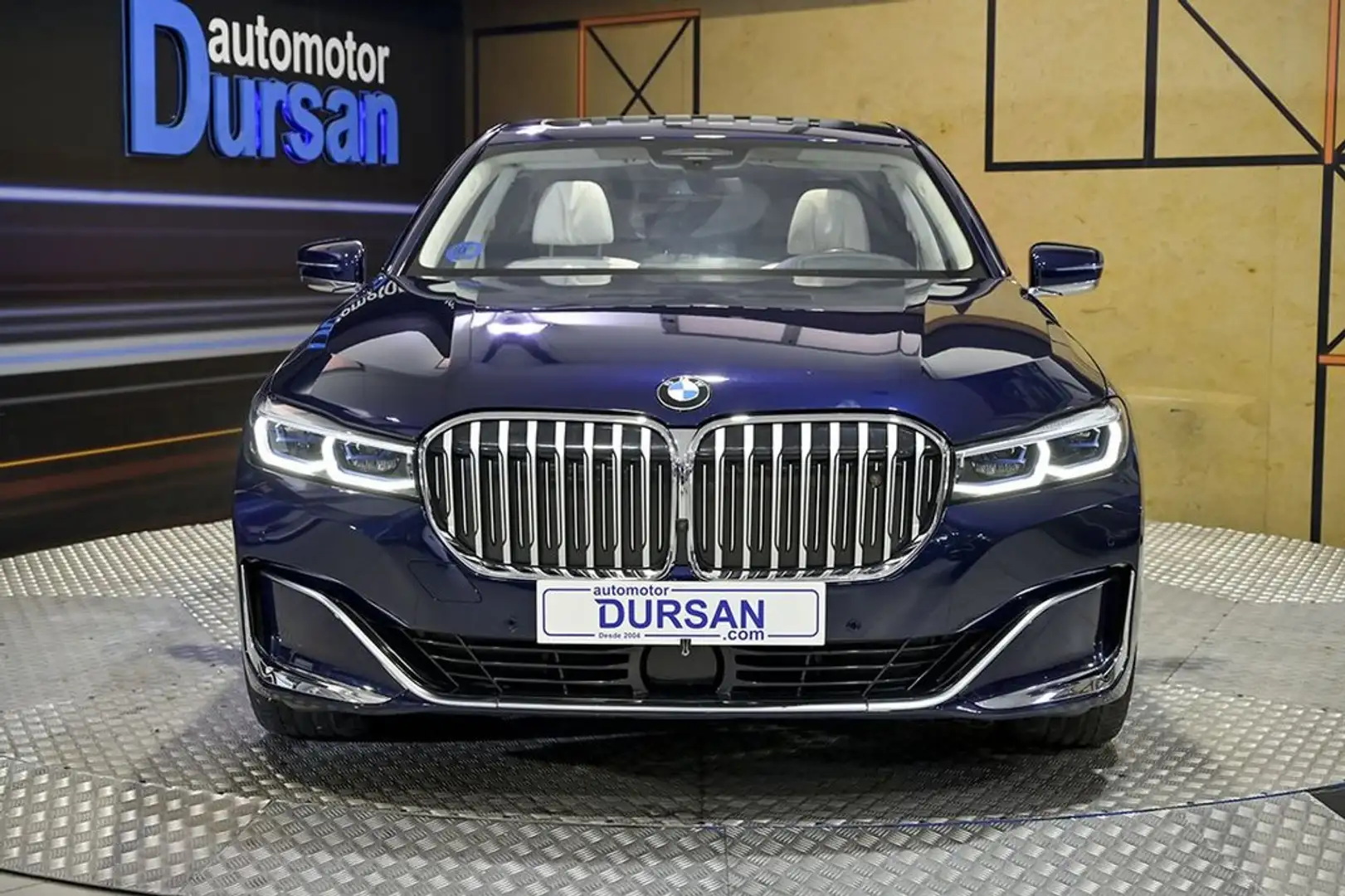BMW 745 745Le xDrive Azul - 2