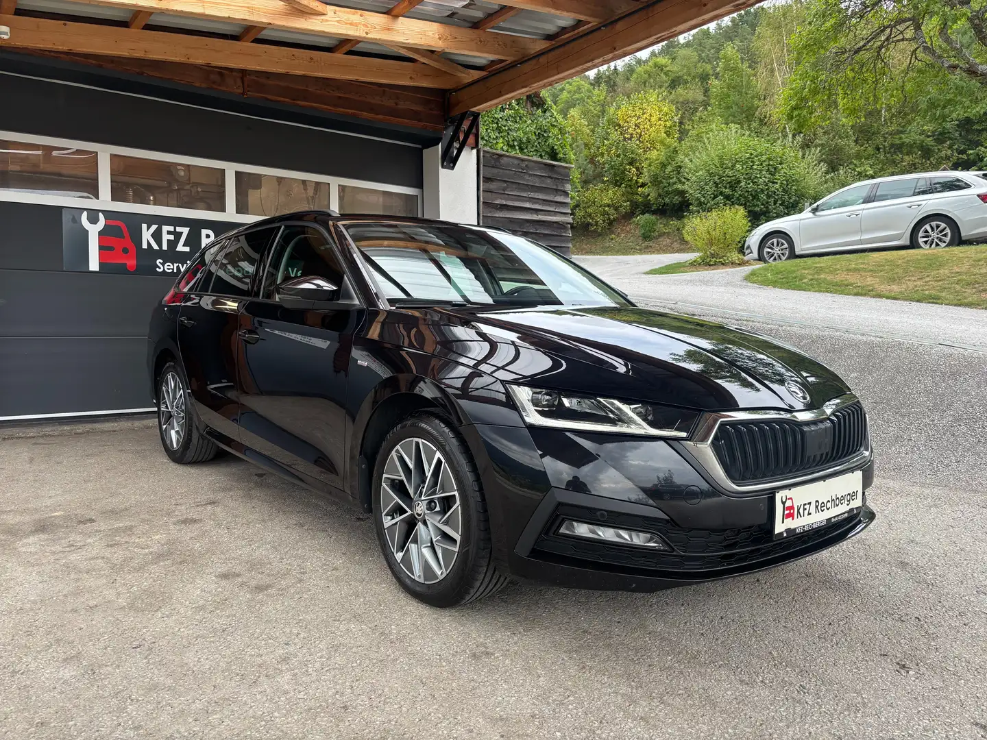 Skoda Octavia MATRIX SHZ MULTI VIRTUELL KEYLESS APP NAVI Schwarz - 1