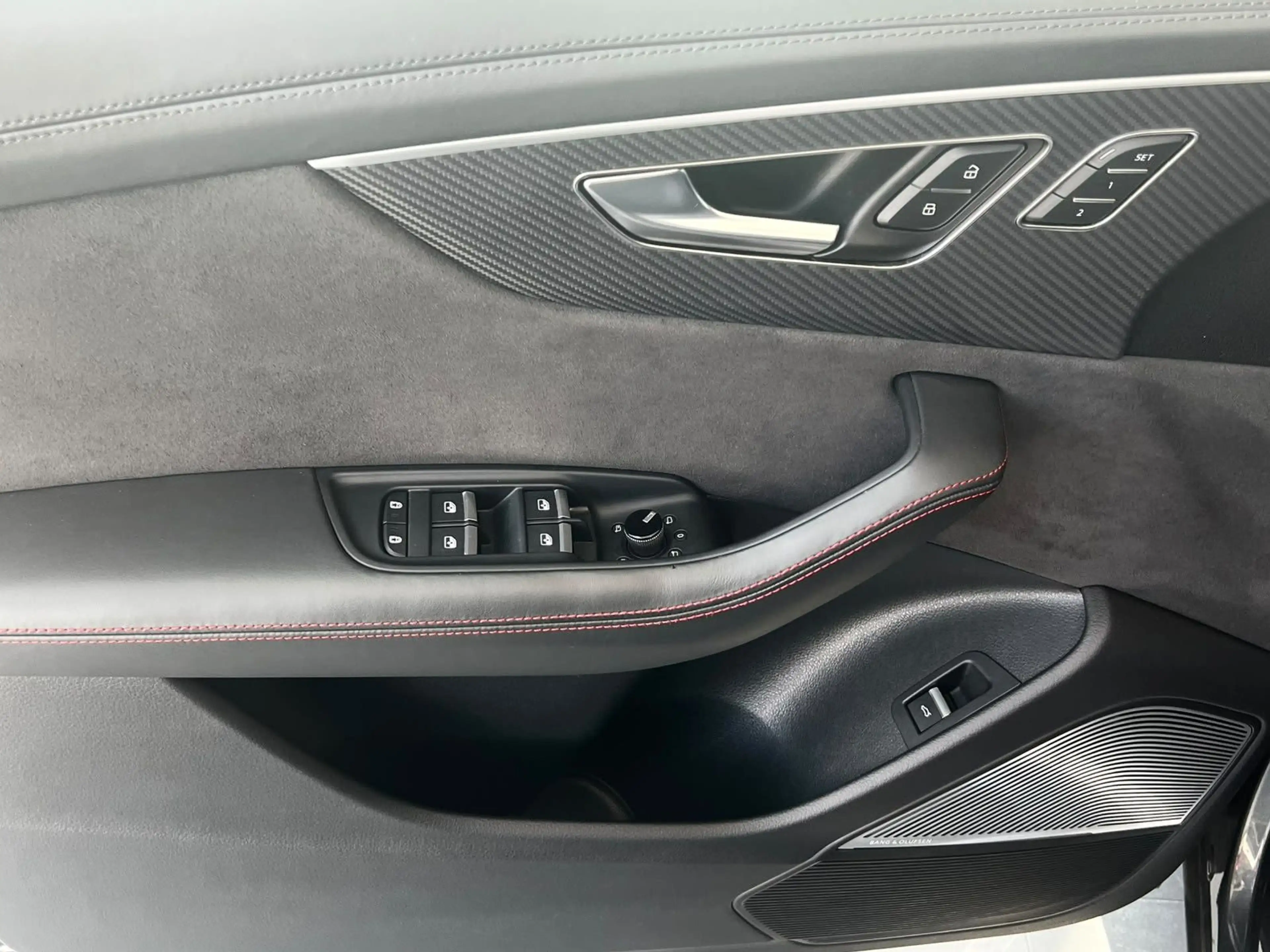 Audi RS Q8 4.0 TFSI quattro "Laser/Head-Up/Pano/B&O" — photo 7