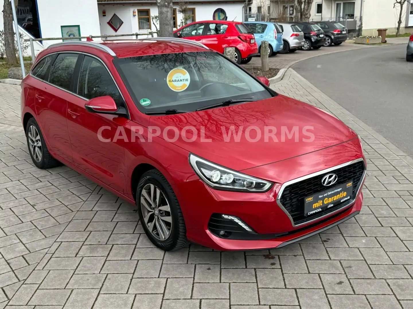 Hyundai i30 cw 1.6 CRDi Trend AUTOMATIK+LED+NAVI+KAMERA Rot - 2