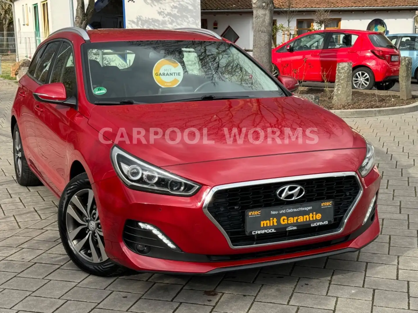Hyundai i30 cw 1.6 CRDi Trend AUTOMATIK+LED+NAVI+KAMERA Rot - 1