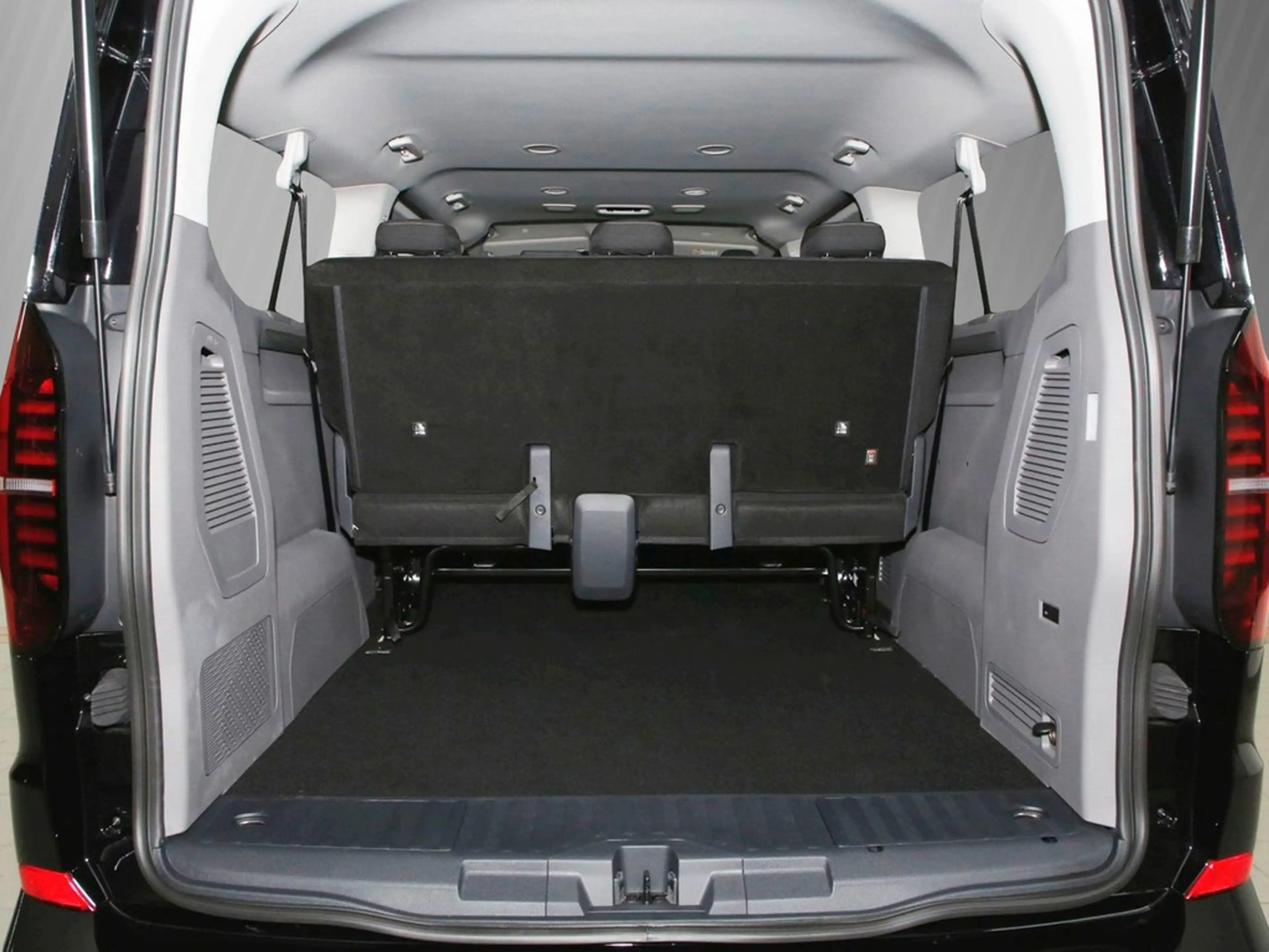 Volkswagen T7 Caravelle Life 2.0 TDI lang 8-G.Aut. 9-Sitzer — photo 6