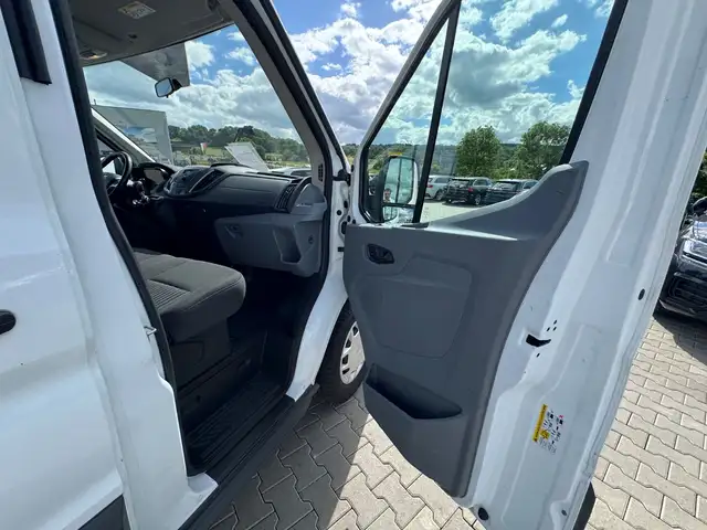 Ford Transit view 12