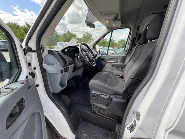 Ford Transit view 9