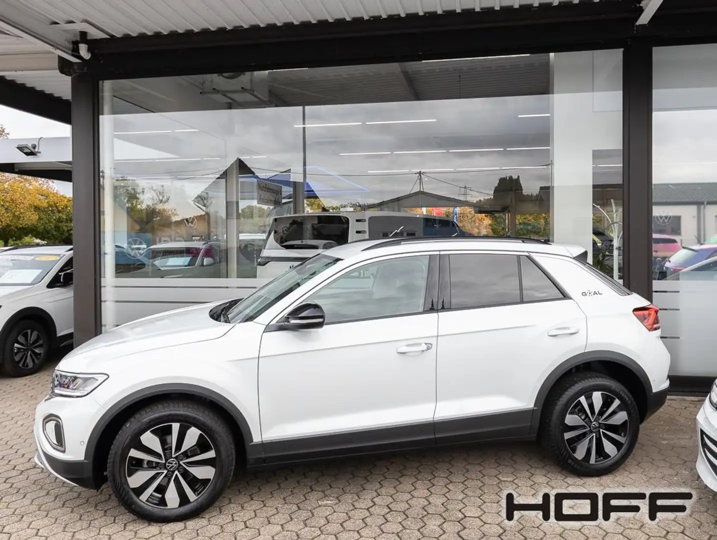 Volkswagen T-Roc 1.0 TSI GOAL Navi Bluetooth LED Winterpaket Allwet Wit - 2