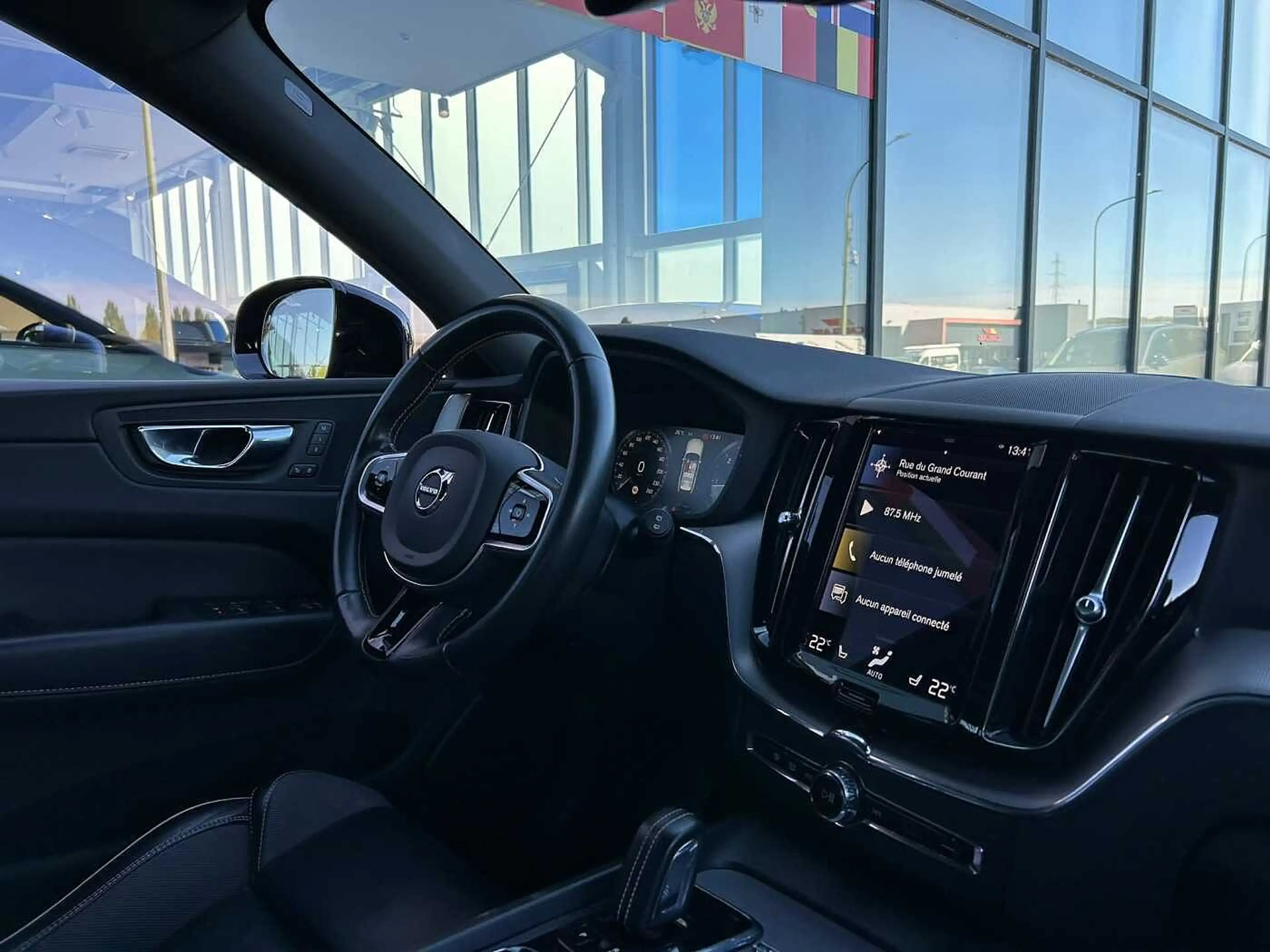 Volvo XC60 R-Design, B4 mild hybrid 'GARANTIE 2 ANS' — photo 10