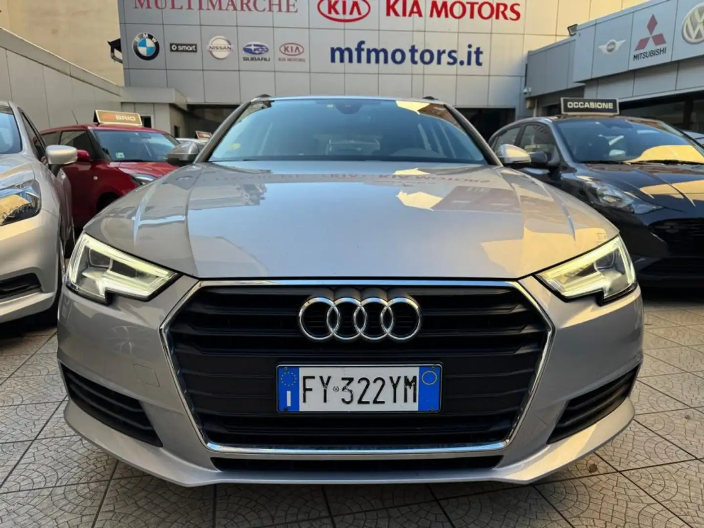 Audi A4 Avant 30 TDI 136 CV S Tronic Business Argento - 2