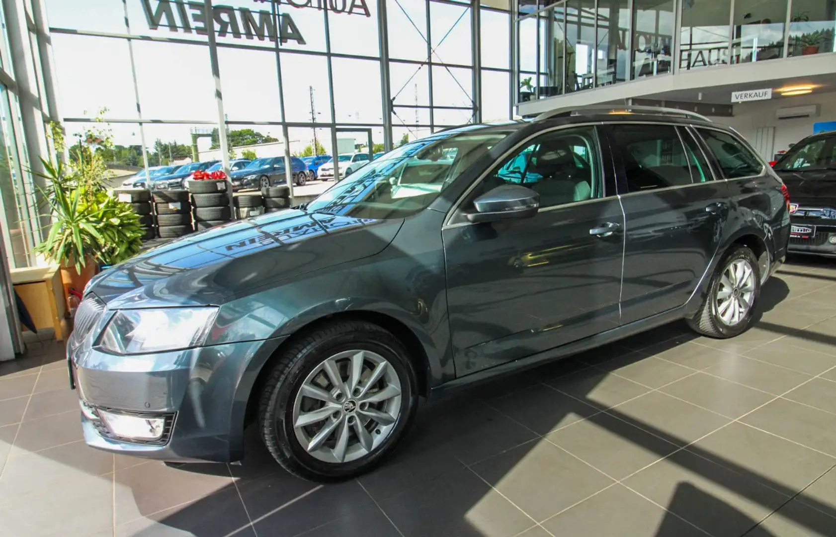 Skoda Octavia Combi 2.0 TDI 4x4 DSG Scout/Smartlink Grau - 1