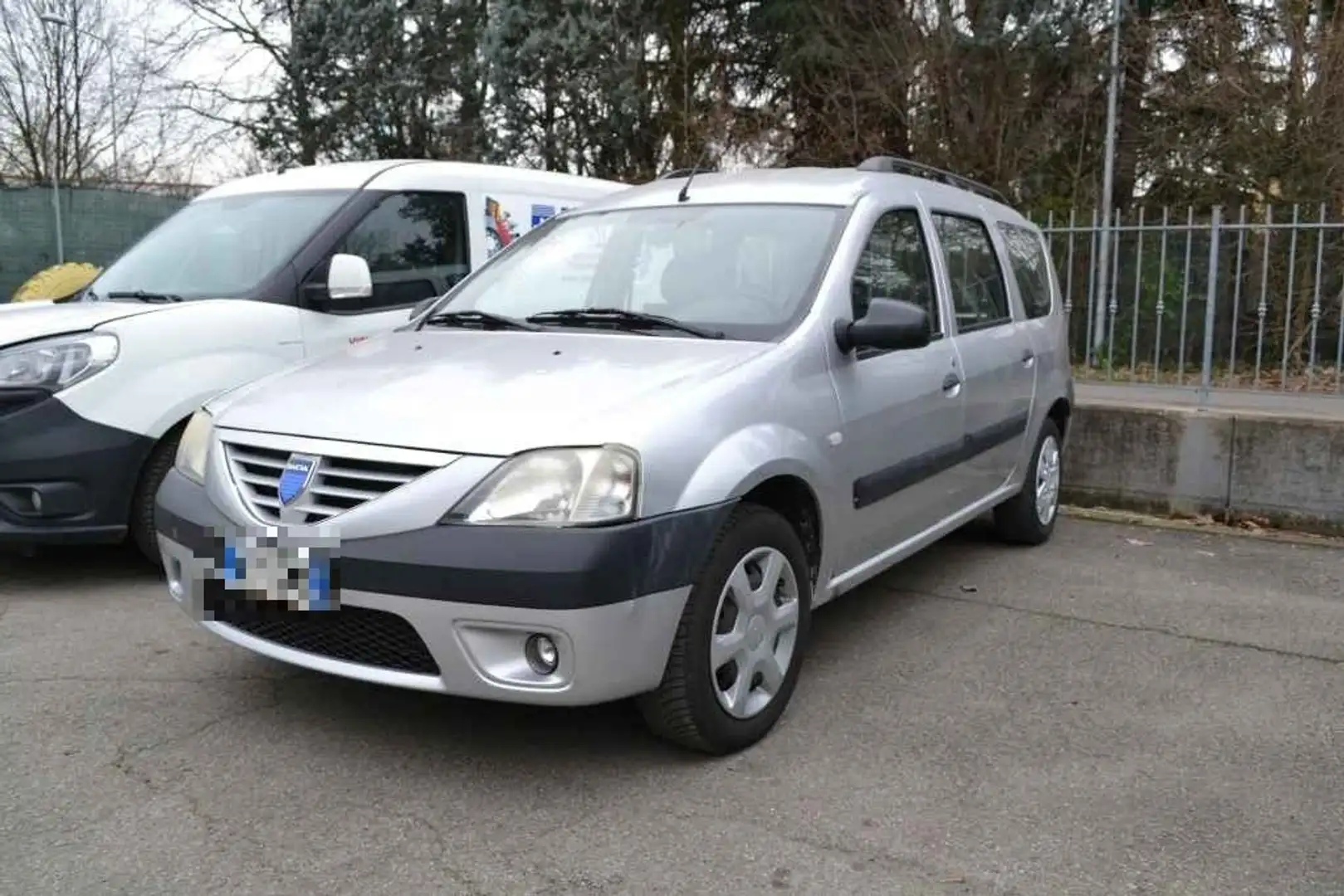 Dacia Logan MCV 1.6 5 posti Lauréate GPL Argento - 1