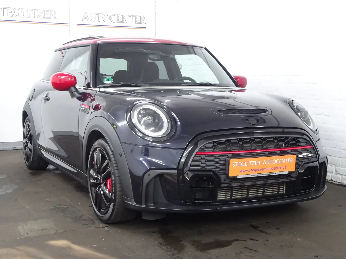 MINI John Cooper Works Trim Aut./Pano/LED/H&K/PDC/Key/Tempo/CarPlay/SHZ Zwart - 2