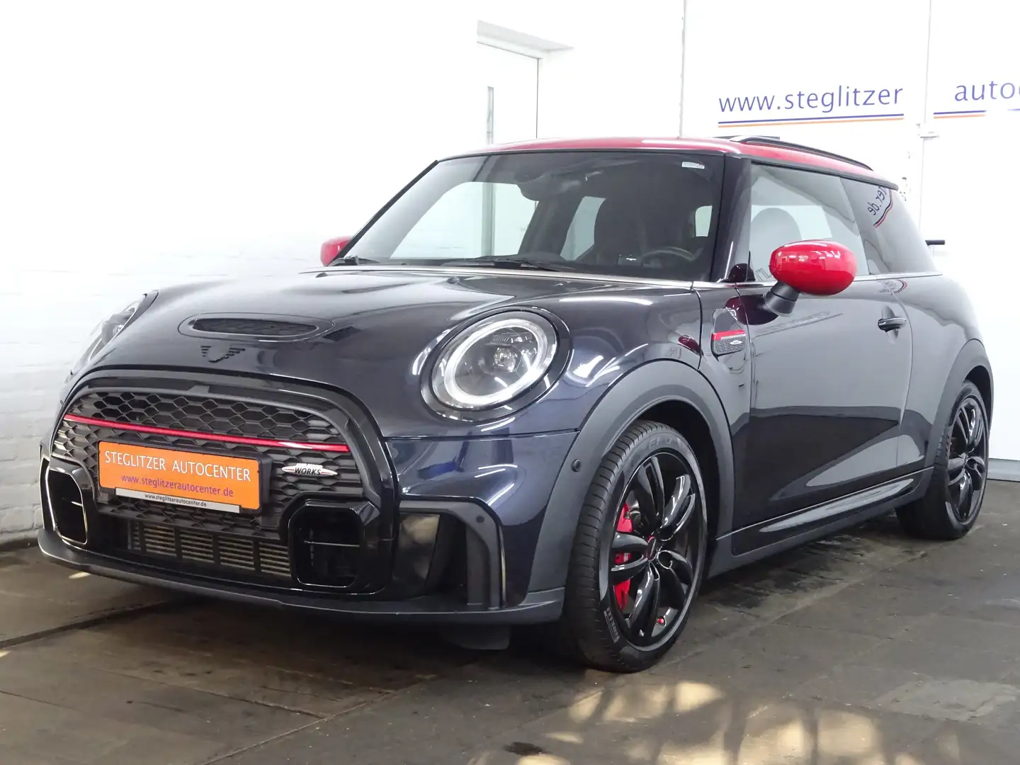 MINI John Cooper Works Trim Aut./Pano/LED/H&K/PDC/Key/Tempo/CarPlay/SHZ Zwart - 1
