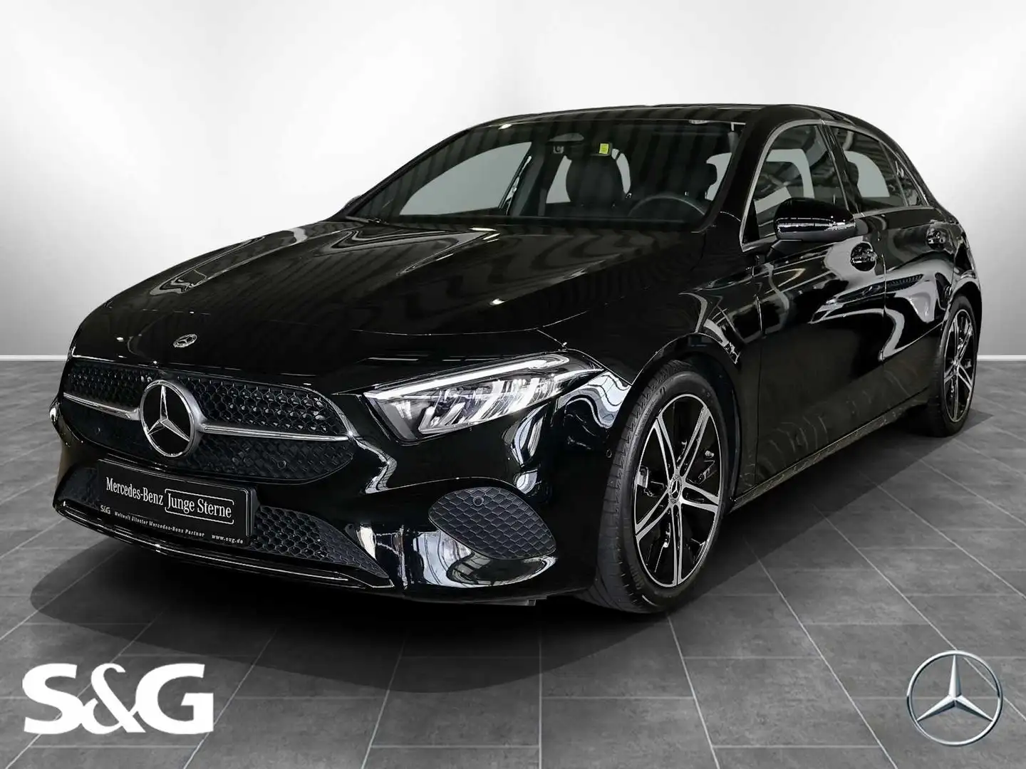 Mercedes-Benz A 180 KEYLESS+KAMERA+STANDHEIZUNG+PANO+LED+18" Noir - 1