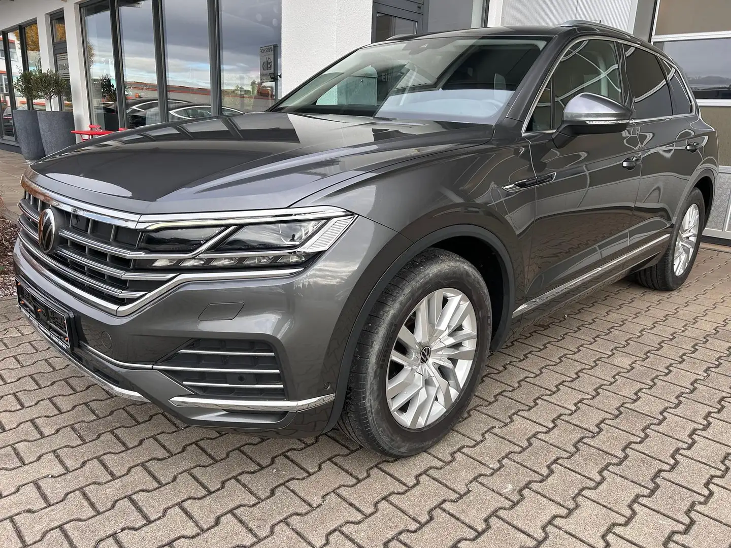 Volkswagen Touareg Elegance 4M 3.0 TDI AHK Matrix STHZ ACC Gris - 2