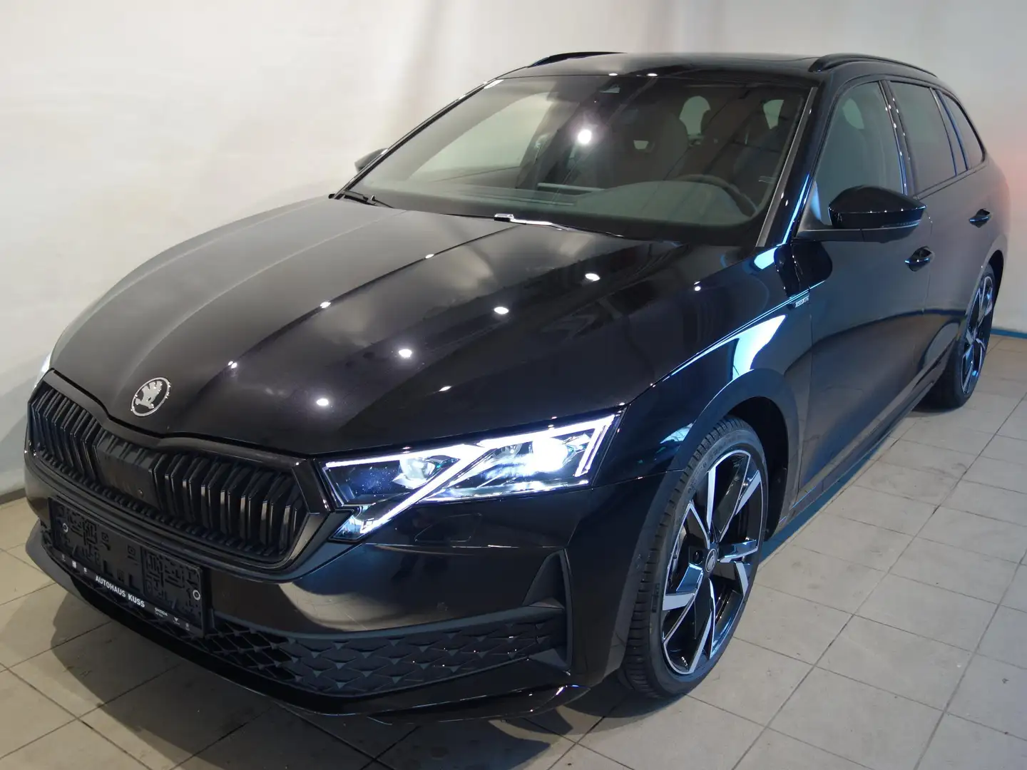 Skoda Octavia Combi 4x4 Sportline DSG Schwarz - 1