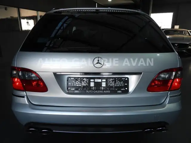 Mercedes-Benz E-Class view 5