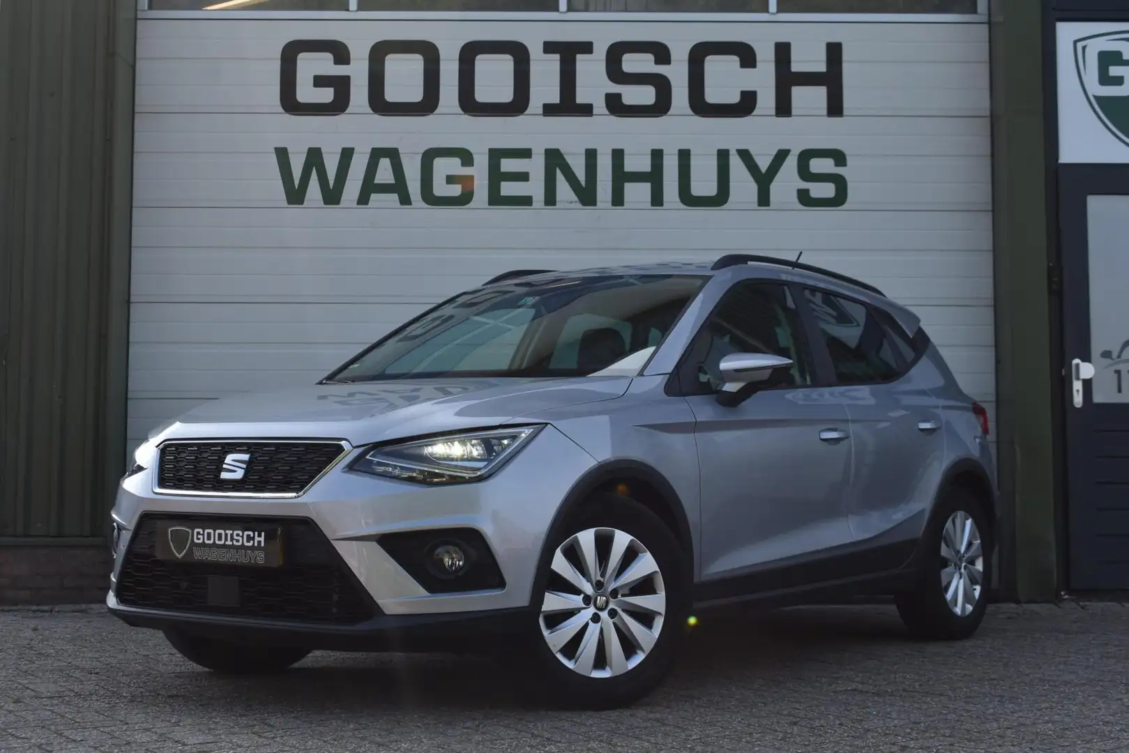 SEAT Arona 1.0 TSI Style Business Intense | Beats | LED | Sto Grijs - 1