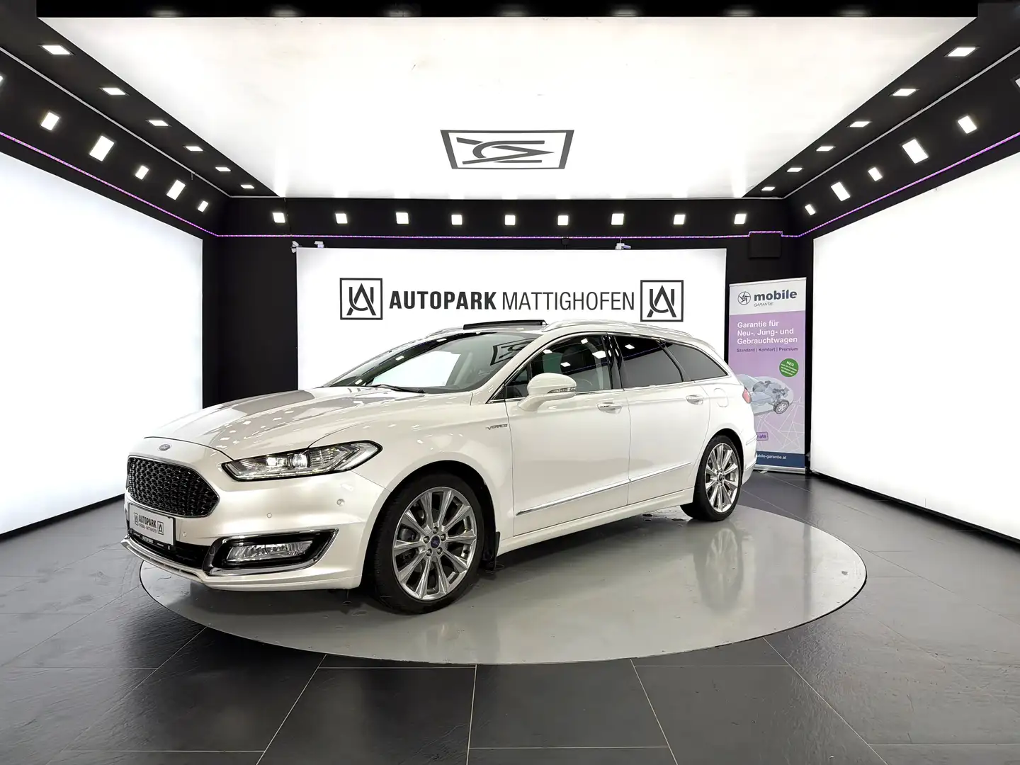 Ford Mondeo 2,0 TDCi Traveller Vignale Aut. *MASSAGE*PANO*AHK* Weiß - 2