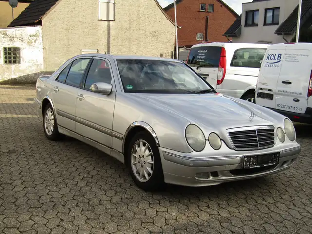 Mercedes-Benz E 240 ELEGANCE
