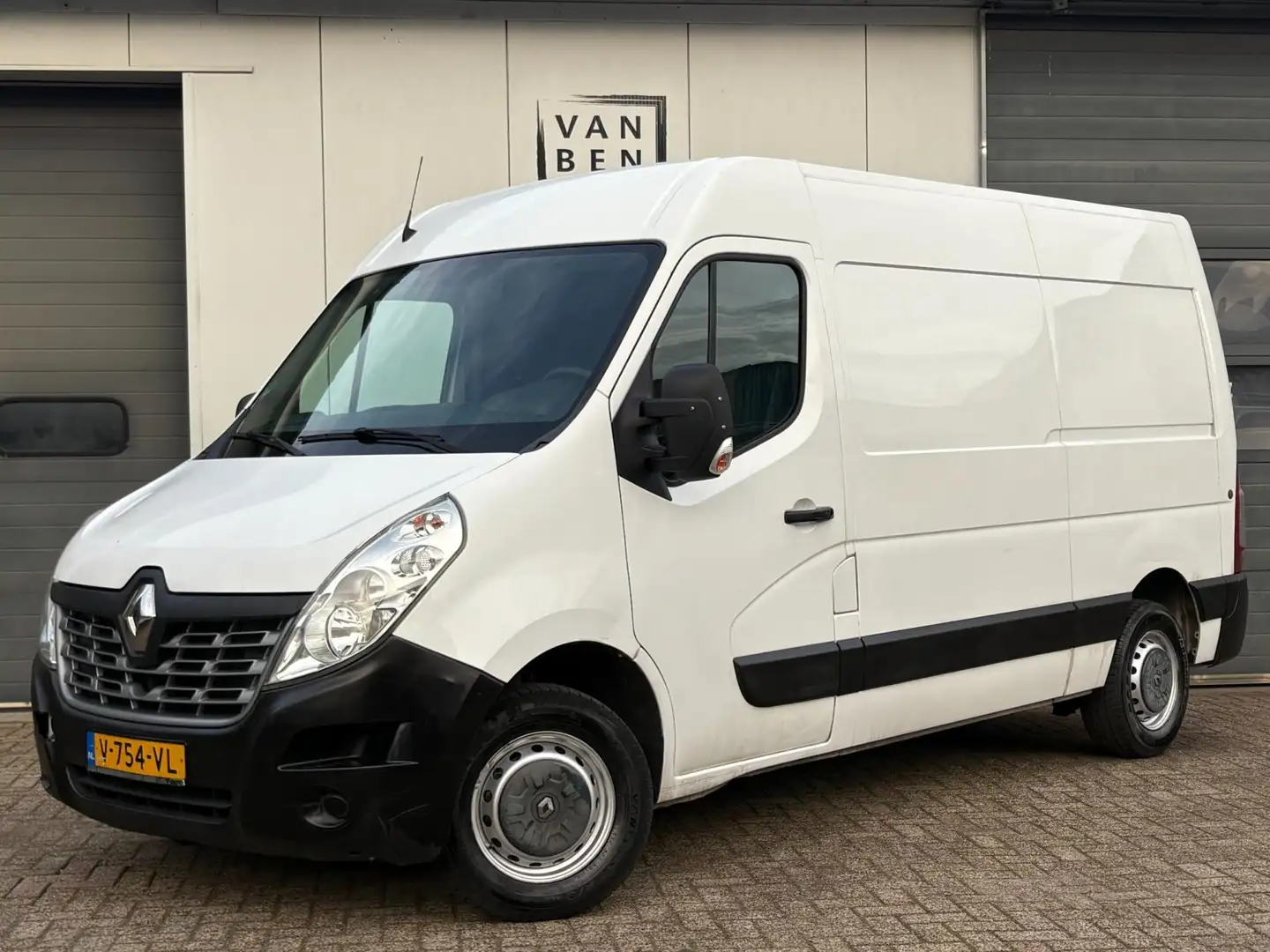 Renault Master T35 2.3dCi 146pk L2H2 Navi Airco Cruise 3-pers. Blanc - 1
