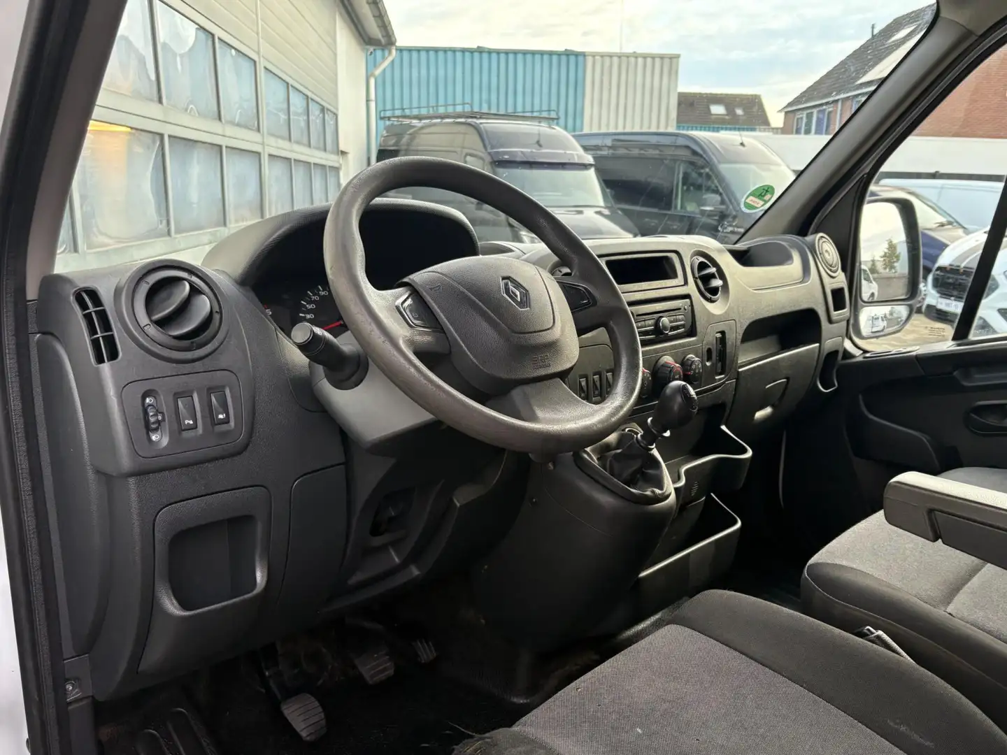 Renault Master T35 2.3dCi 146pk L2H2 Navi Airco Cruise 3-pers. Blanc - 2