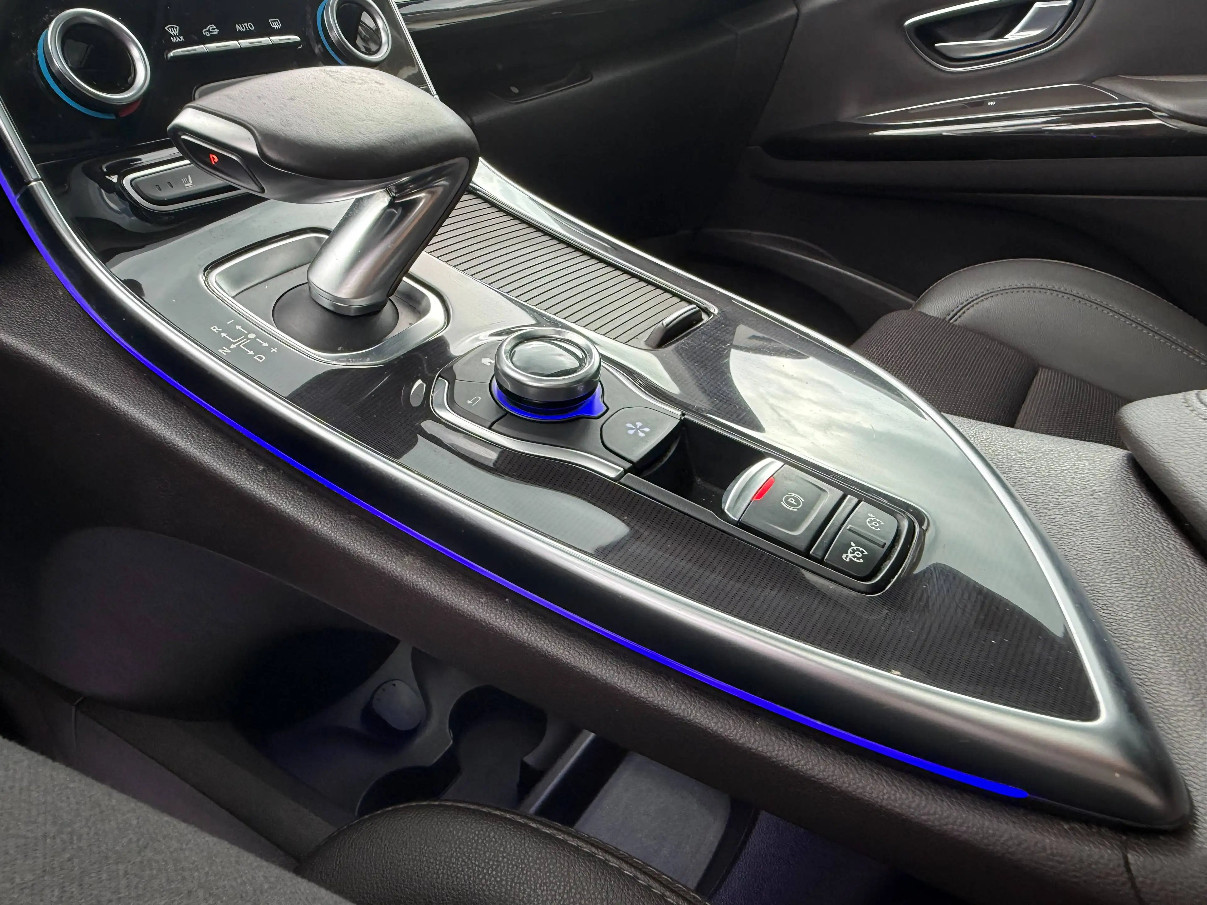 Renault Espace 2.0 dCi Aut+HEAD-UP+MASSAGE+PANO+KLIMATR+KAMERA+T-LEDER+PDC+SHZ — photo 9