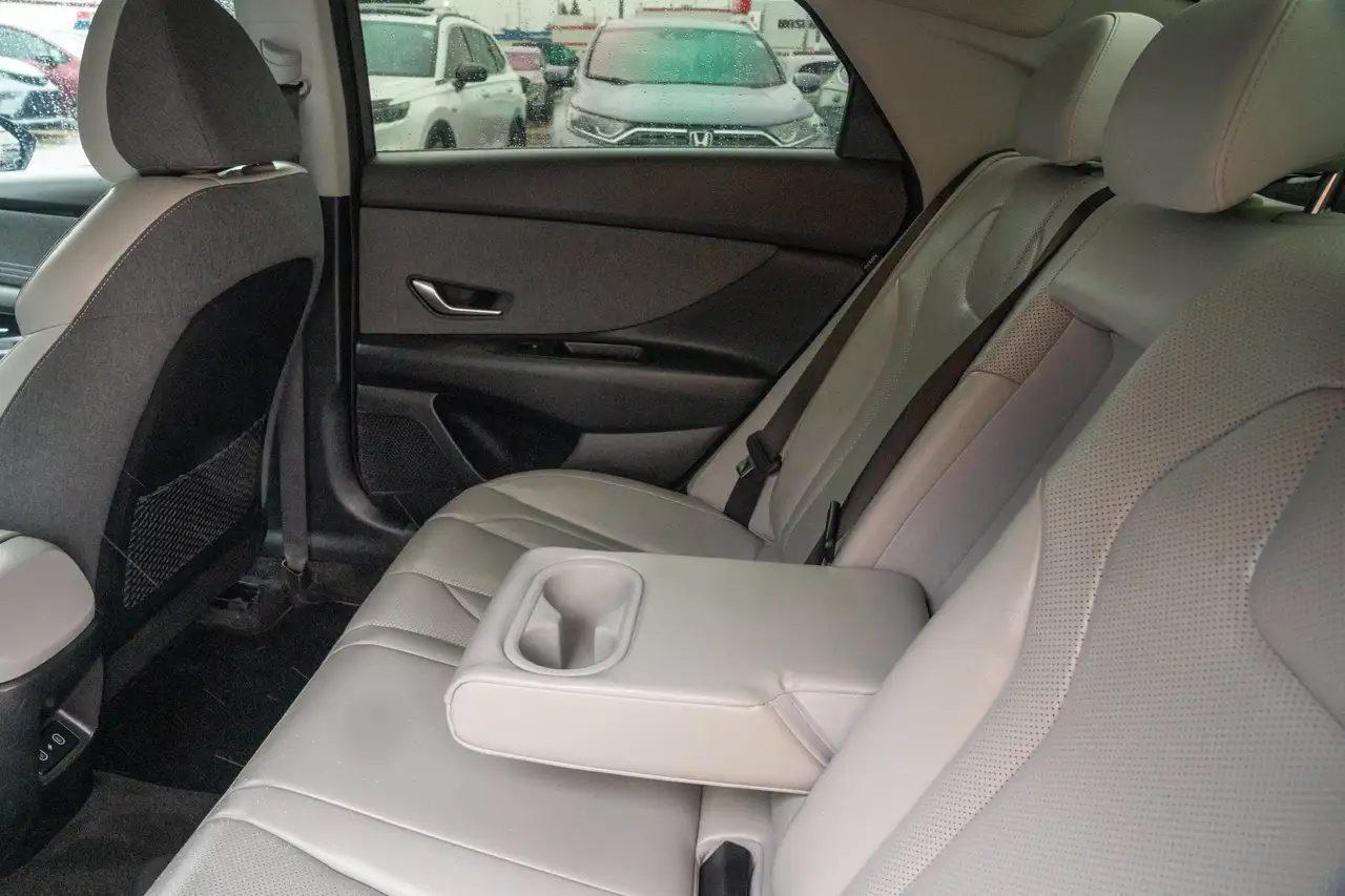 Hyundai ELANTRA снимка Hyundai ELANTRA