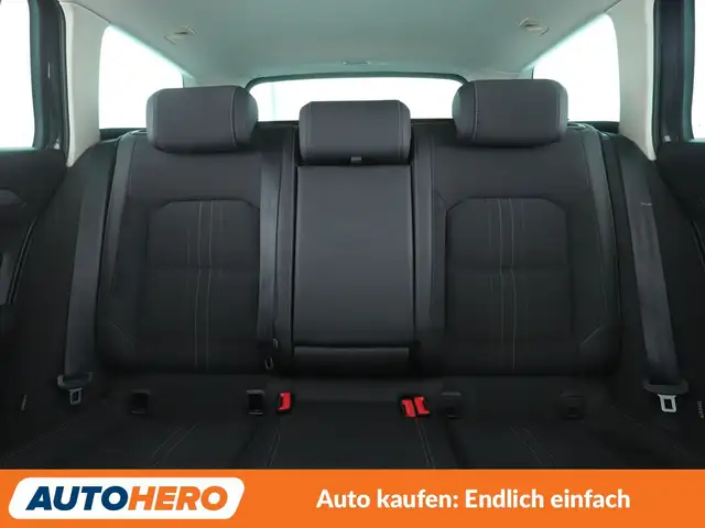 Volkswagen Passat Alltrack view 15