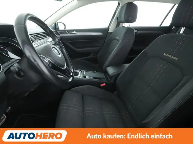 Volkswagen Passat Alltrack view 10