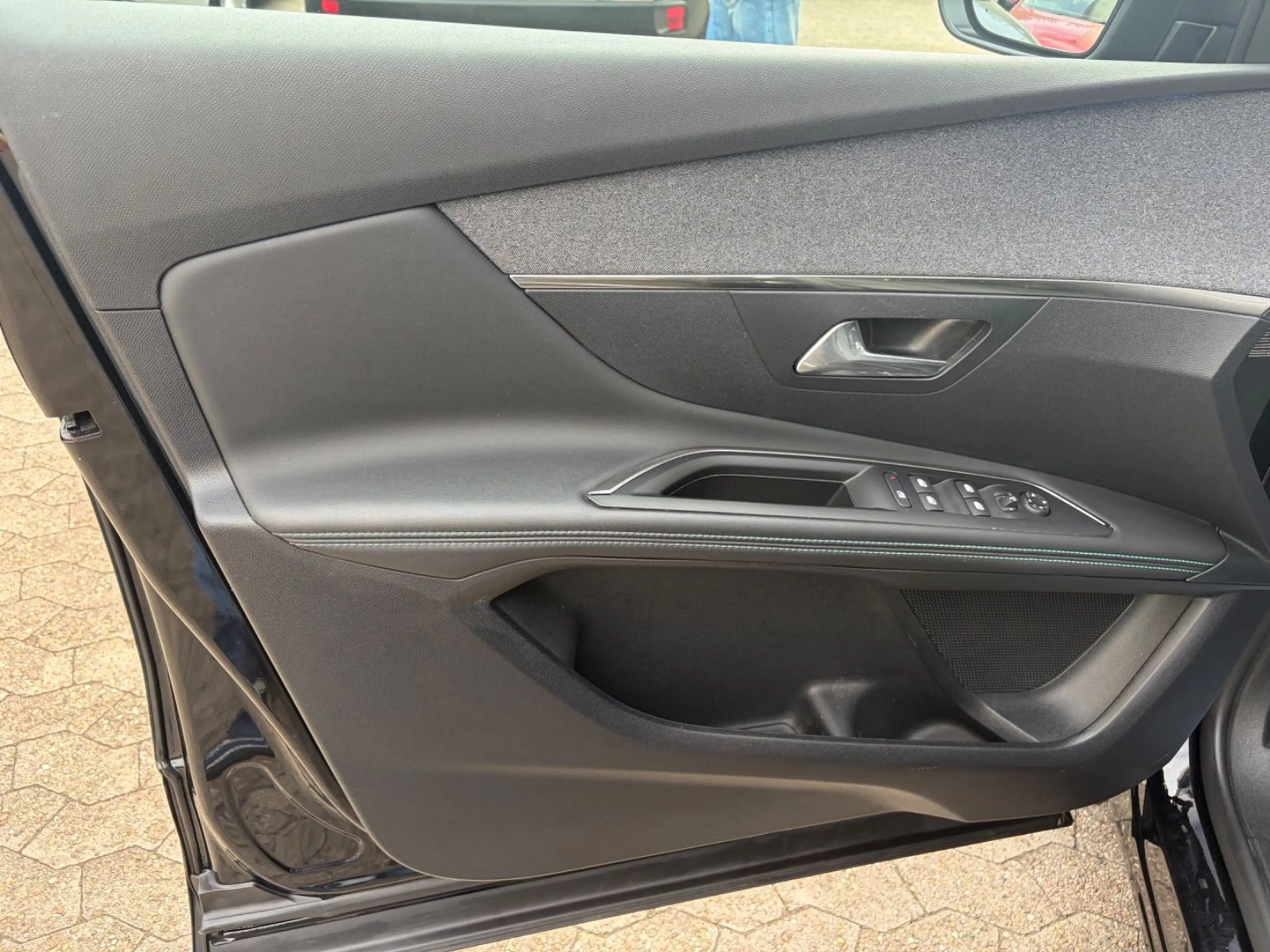 Peugeot 3008 Allure Pack LED/Keyless/Navi/Sitzhzg/360° — photo 18