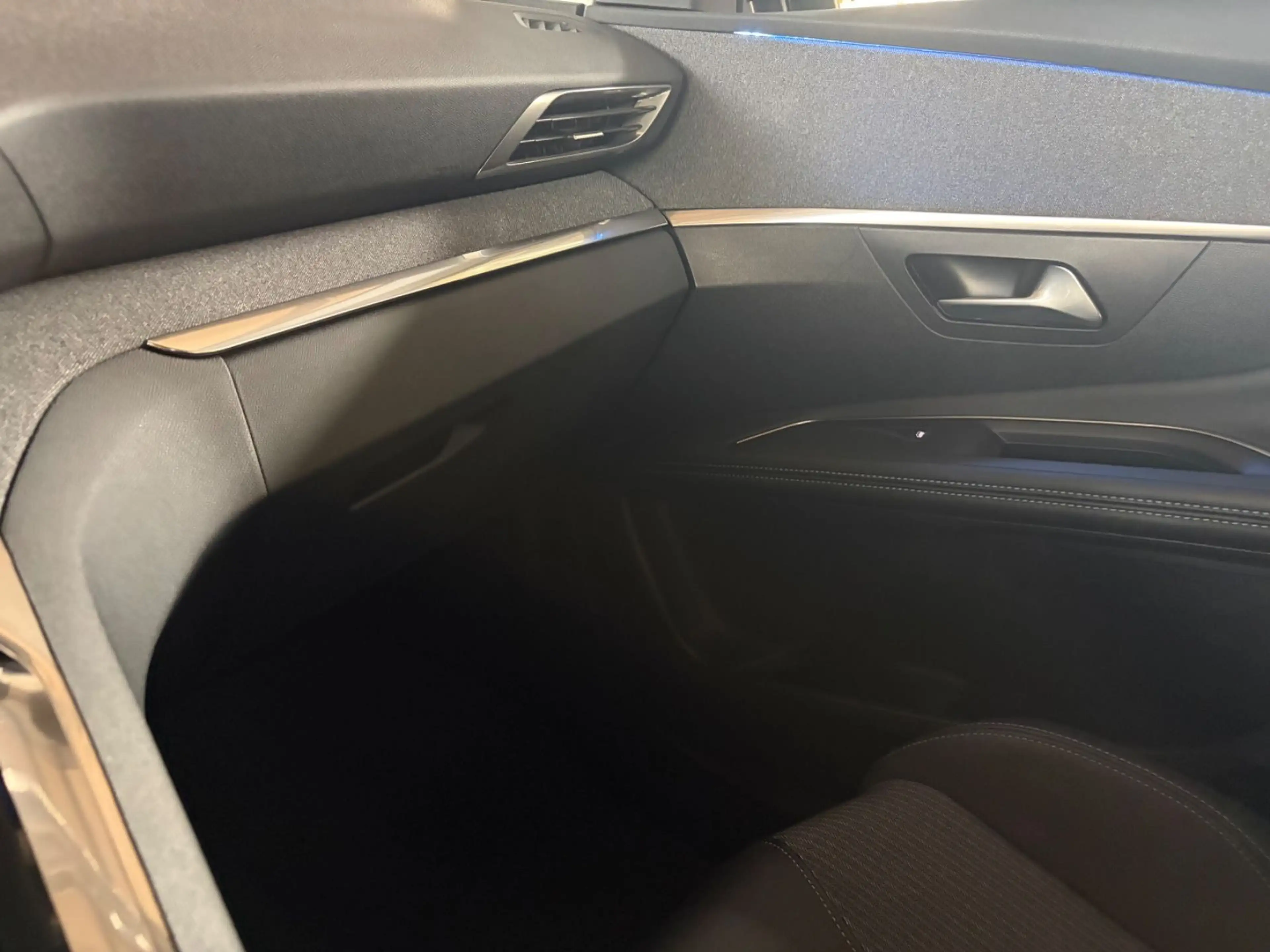 Peugeot 3008 Allure Pack LED/Keyless/Navi/Sitzhzg/360° — photo 20