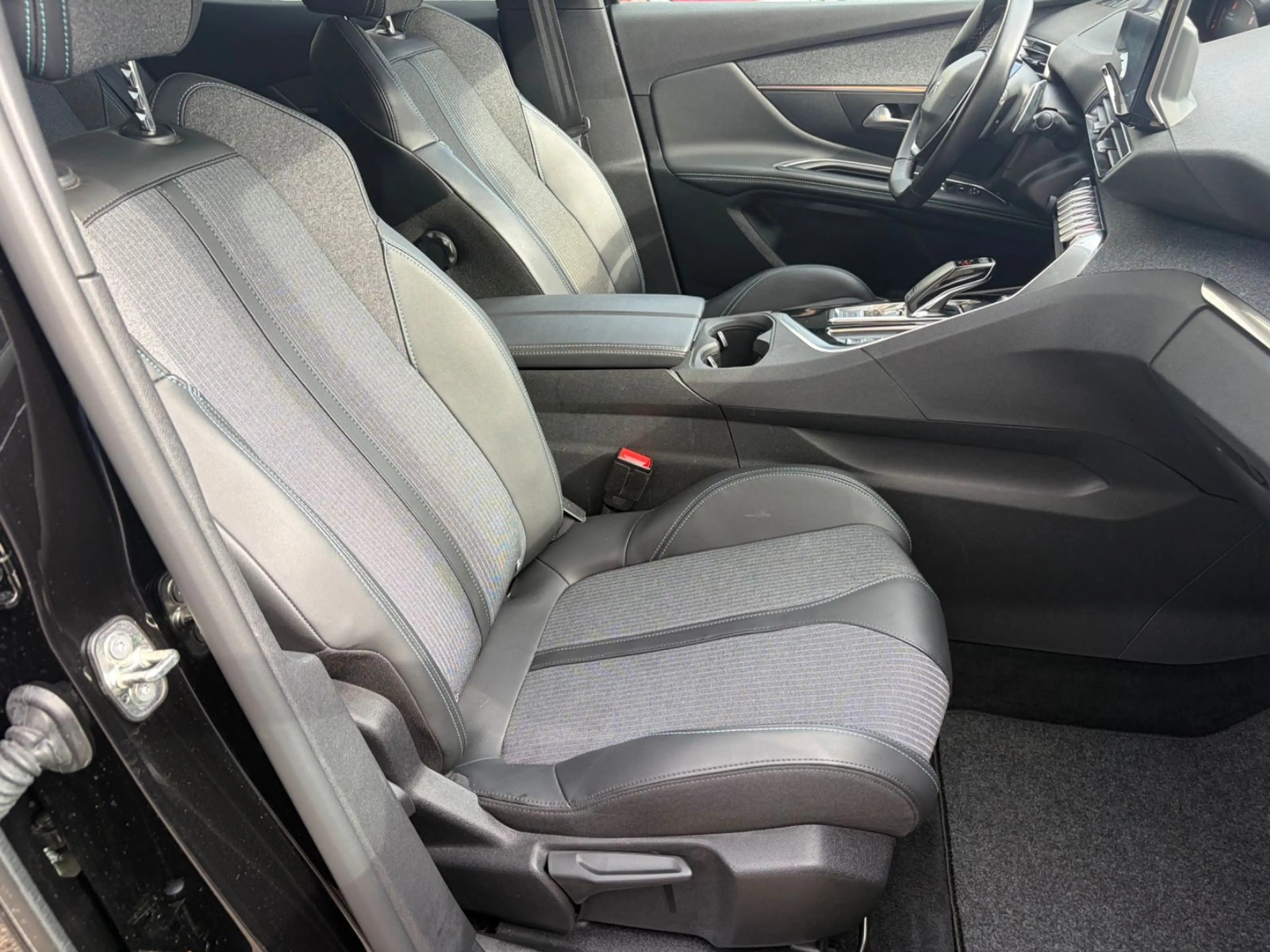 Peugeot 3008 Allure Pack LED/Keyless/Navi/Sitzhzg/360° — photo 10
