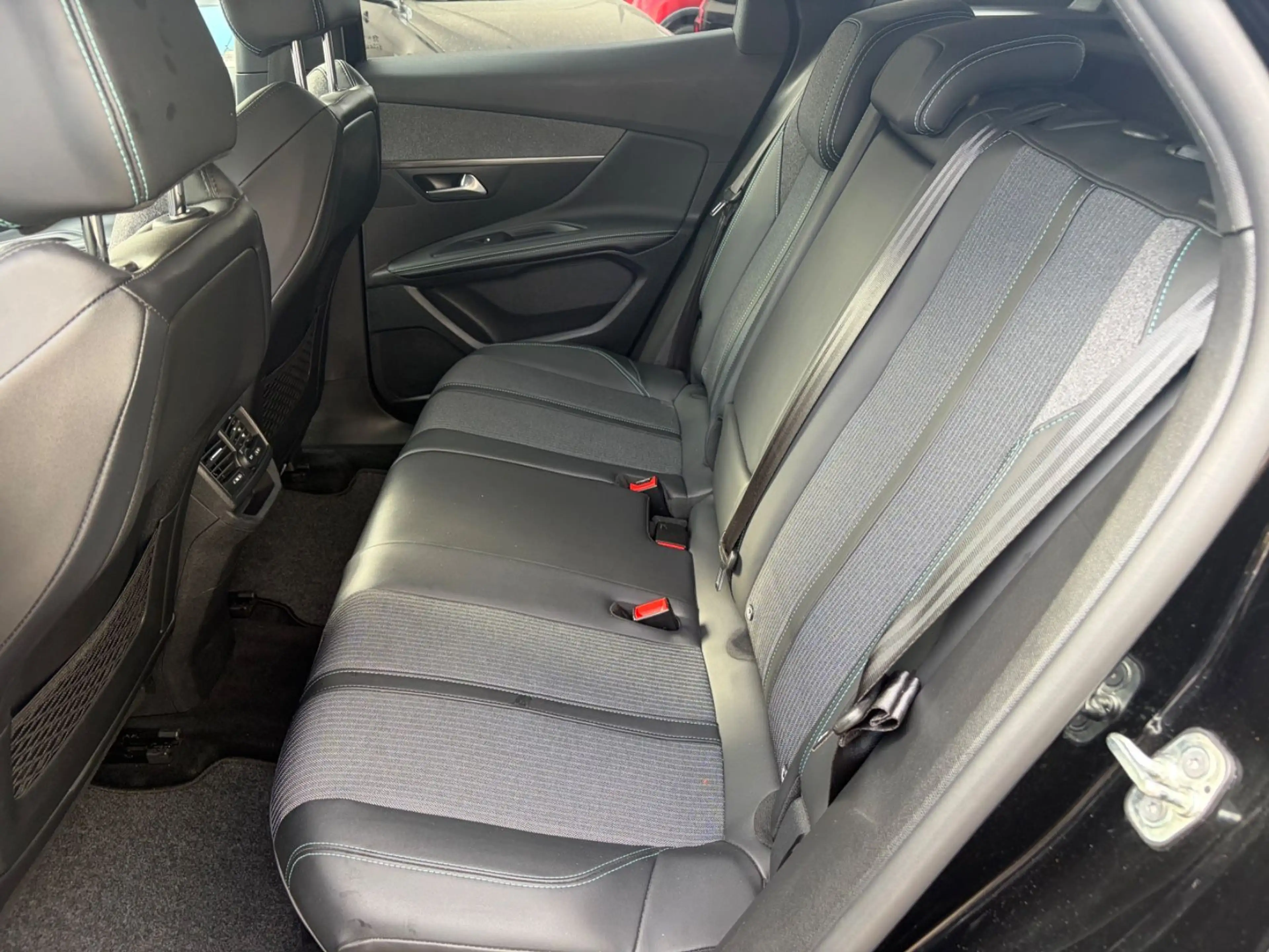 Peugeot 3008 Allure Pack LED/Keyless/Navi/Sitzhzg/360° — photo 12