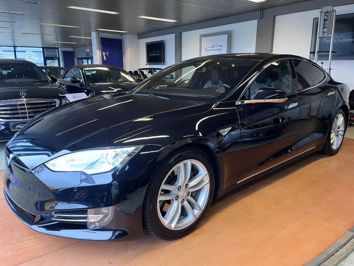 Tesla Model S 85D/PANO/AUTOPILOT/XENON/R-KAM/LEDER/AHK Czarny - 1