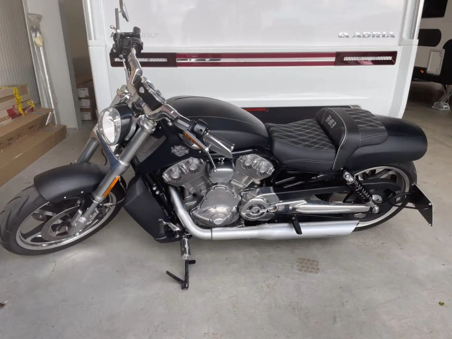 Harley-Davidson V-Rod Muscle Schwarz - 1