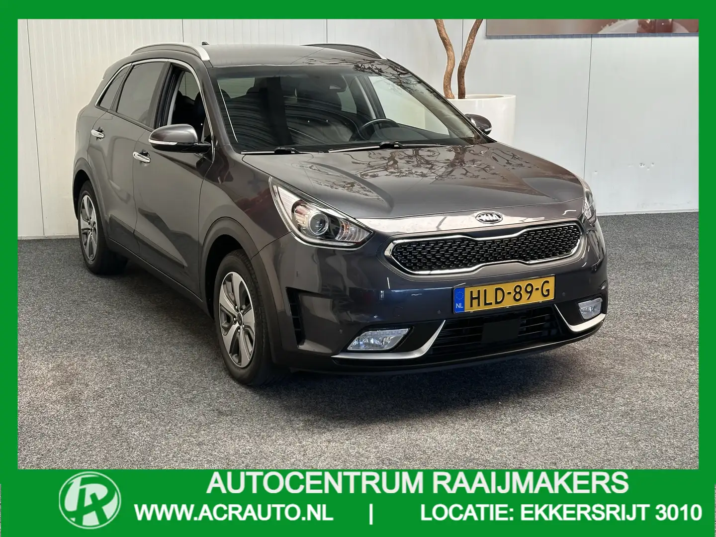 Kia Niro 1.6 GDi HYBRID DYNAMICLINE STOF/LEDER NAVIGATIE AD Grau - 1