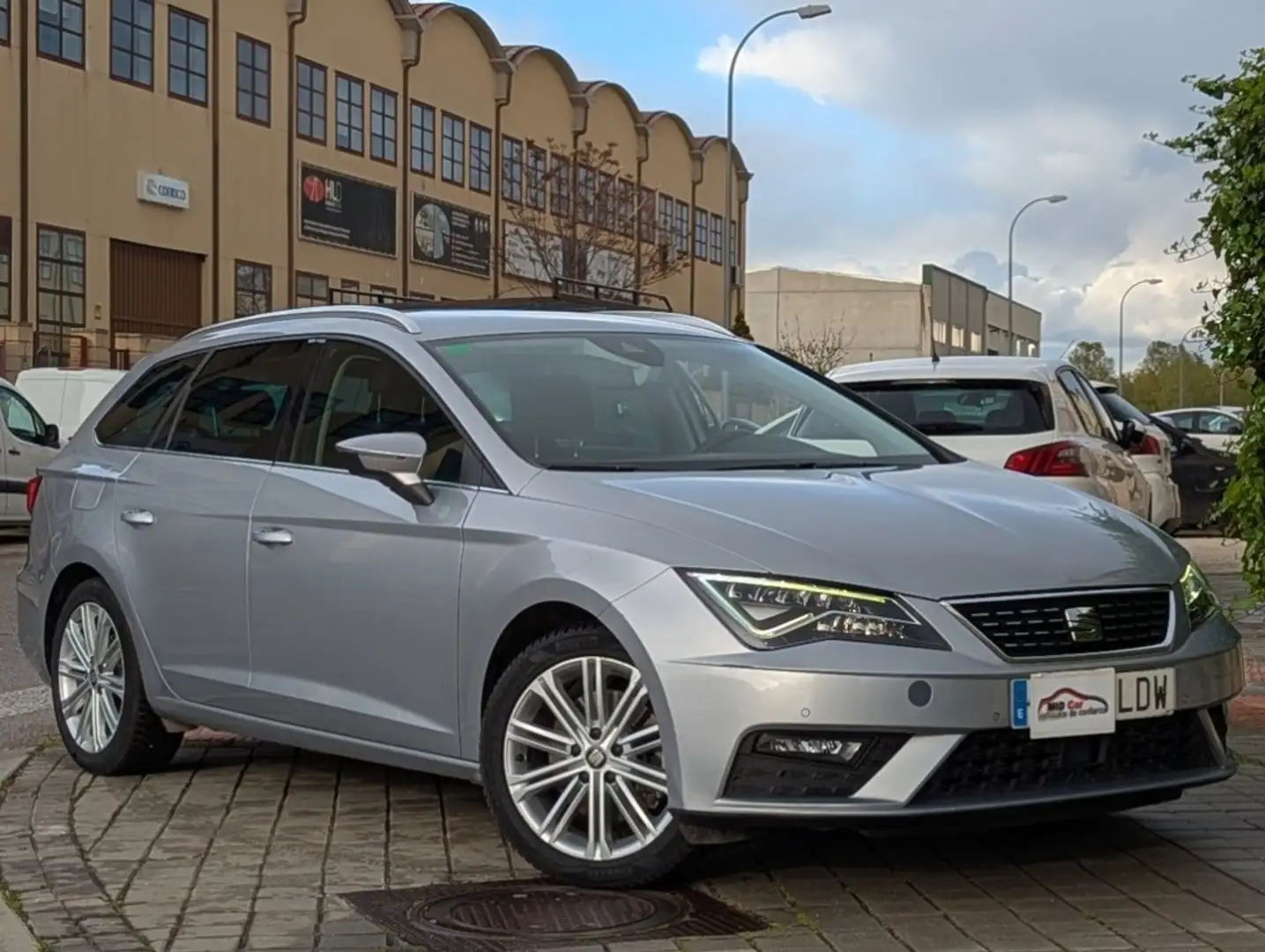 SEAT Leon ST 1.5 eTSI S&S Xcellence DSG-7 150 Gris - 2