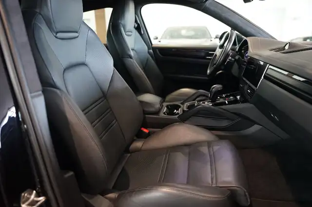 Porsche Cayenne view 8