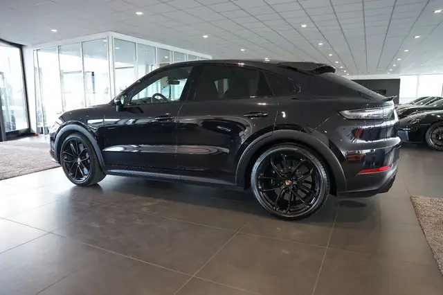 Porsche Cayenne view 2