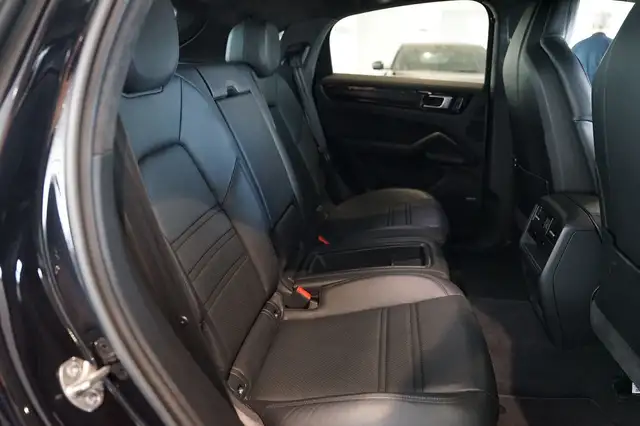 Porsche Cayenne view 10