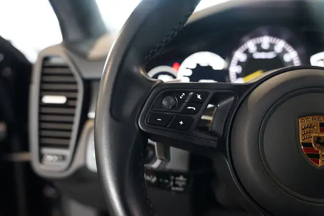 Porsche Cayenne view 13