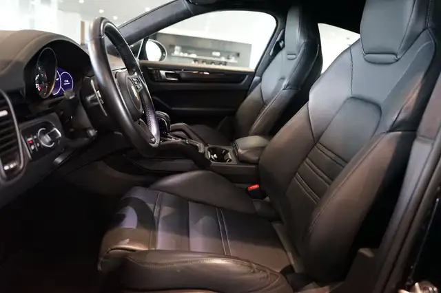 Porsche Cayenne view 7