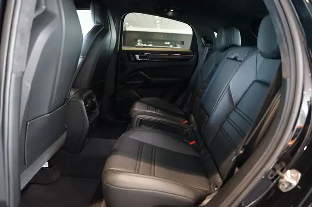 Porsche Cayenne view 9