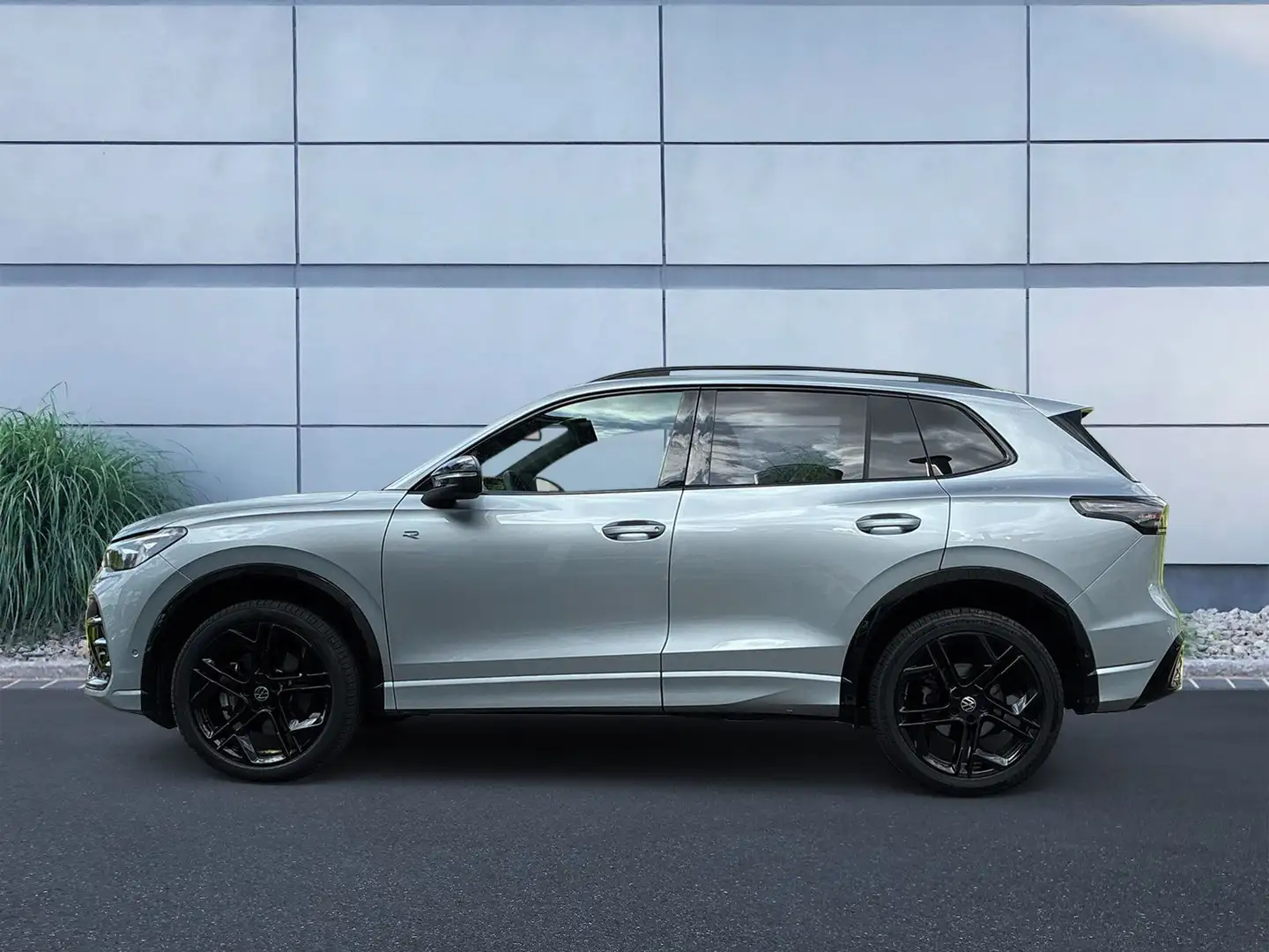 Volkswagen Tiguan R-Line 2,0 l TDI SCR 4MOTION 142 kW (193 Silber - 2