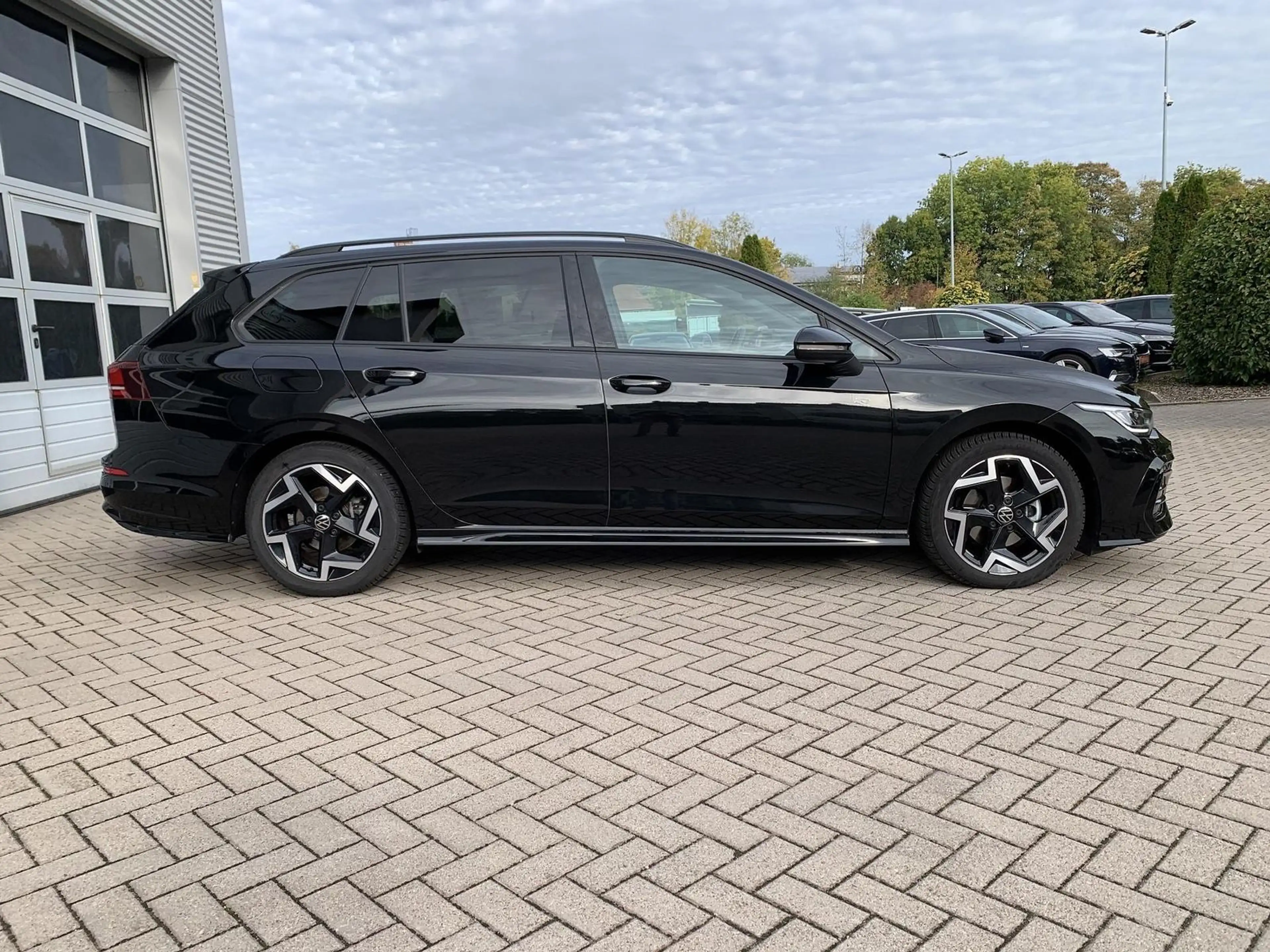 Volkswagen Golf 1.5 eTSI Variant R-Line ACC+Lenkradhzg.+RFK — photo 4