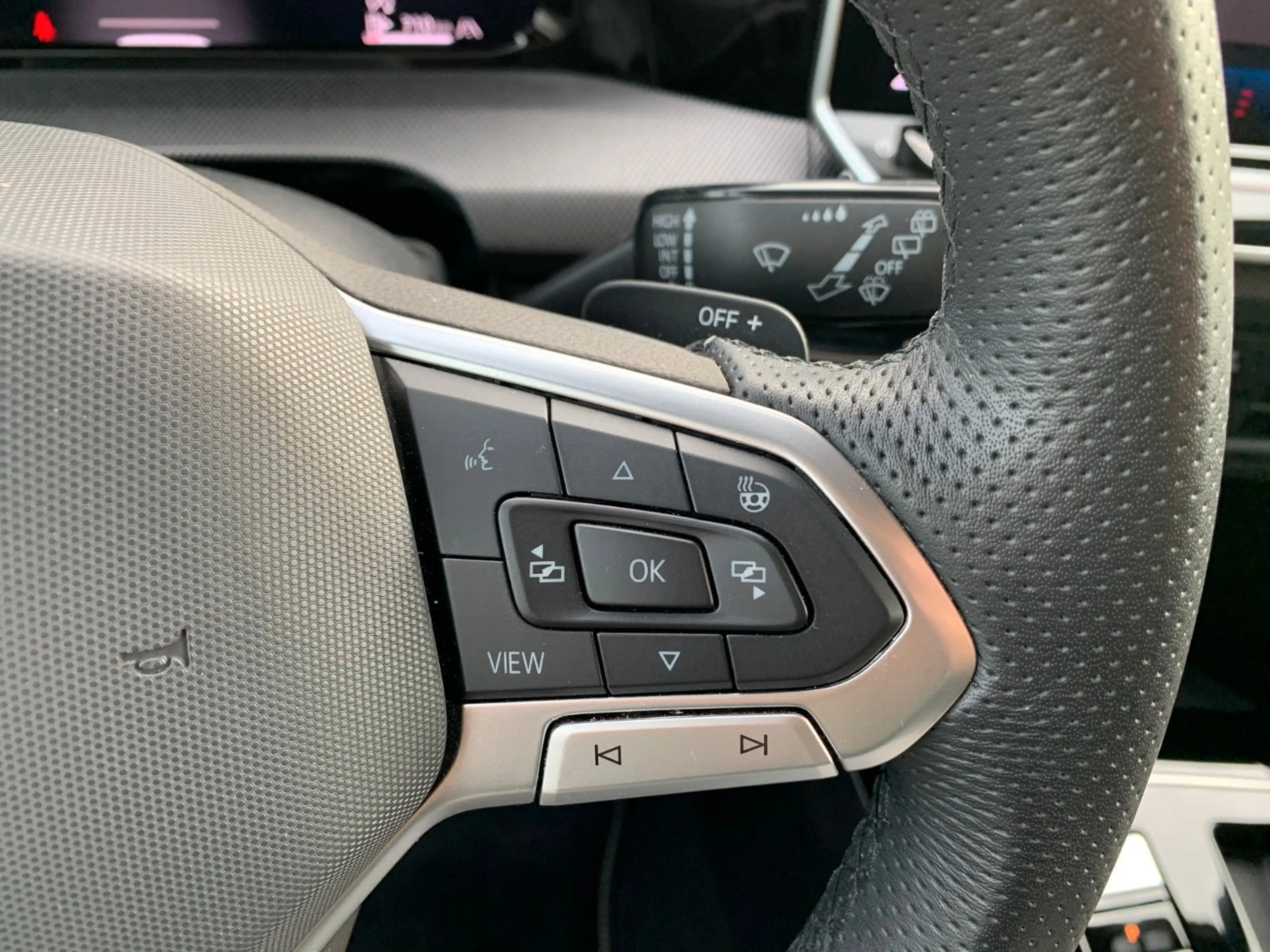 Volkswagen Golf 1.5 eTSI Variant R-Line ACC+Lenkradhzg.+RFK — photo 17