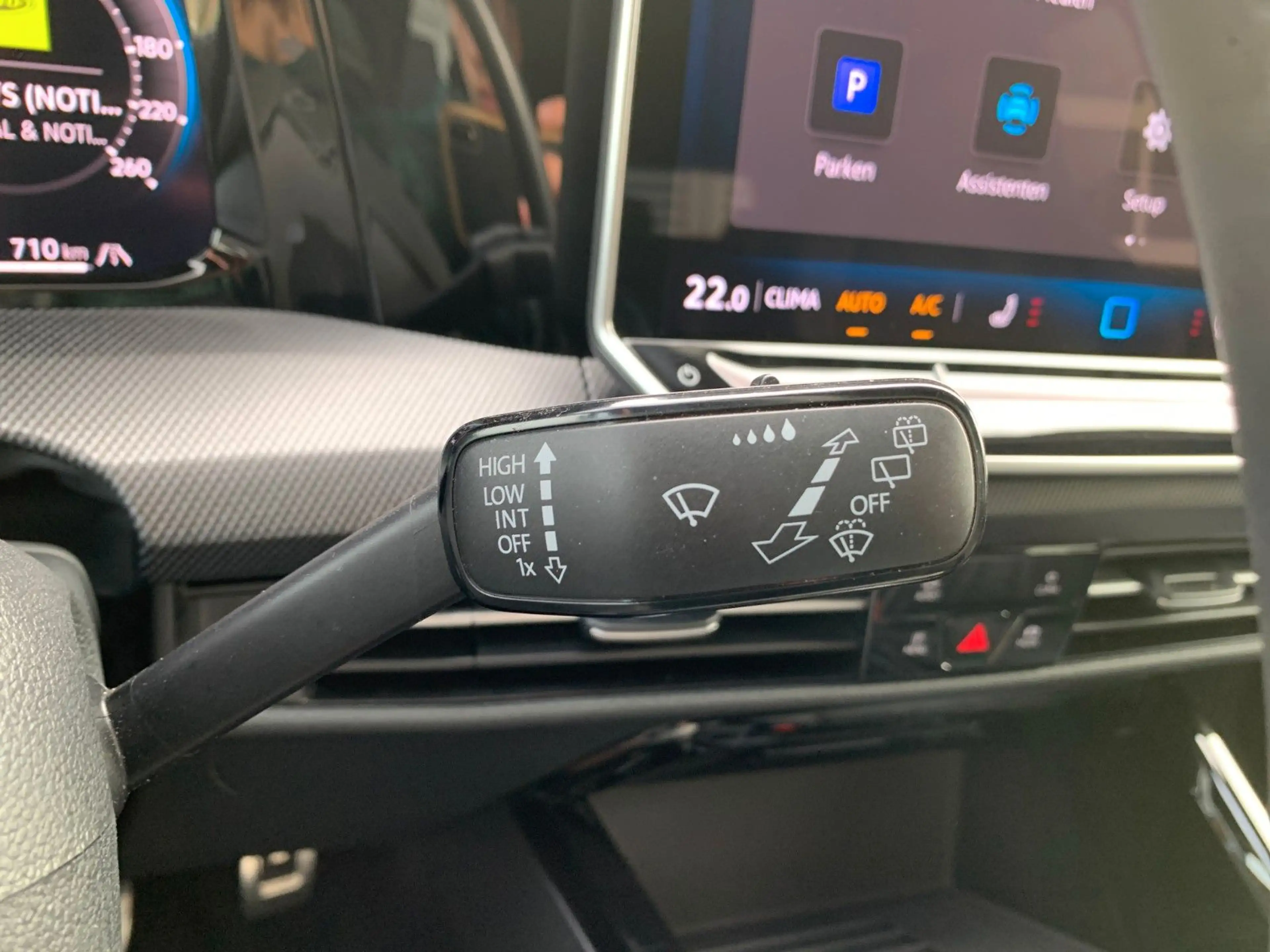 Volkswagen Golf 1.5 eTSI Variant R-Line ACC+Lenkradhzg.+RFK — photo 18