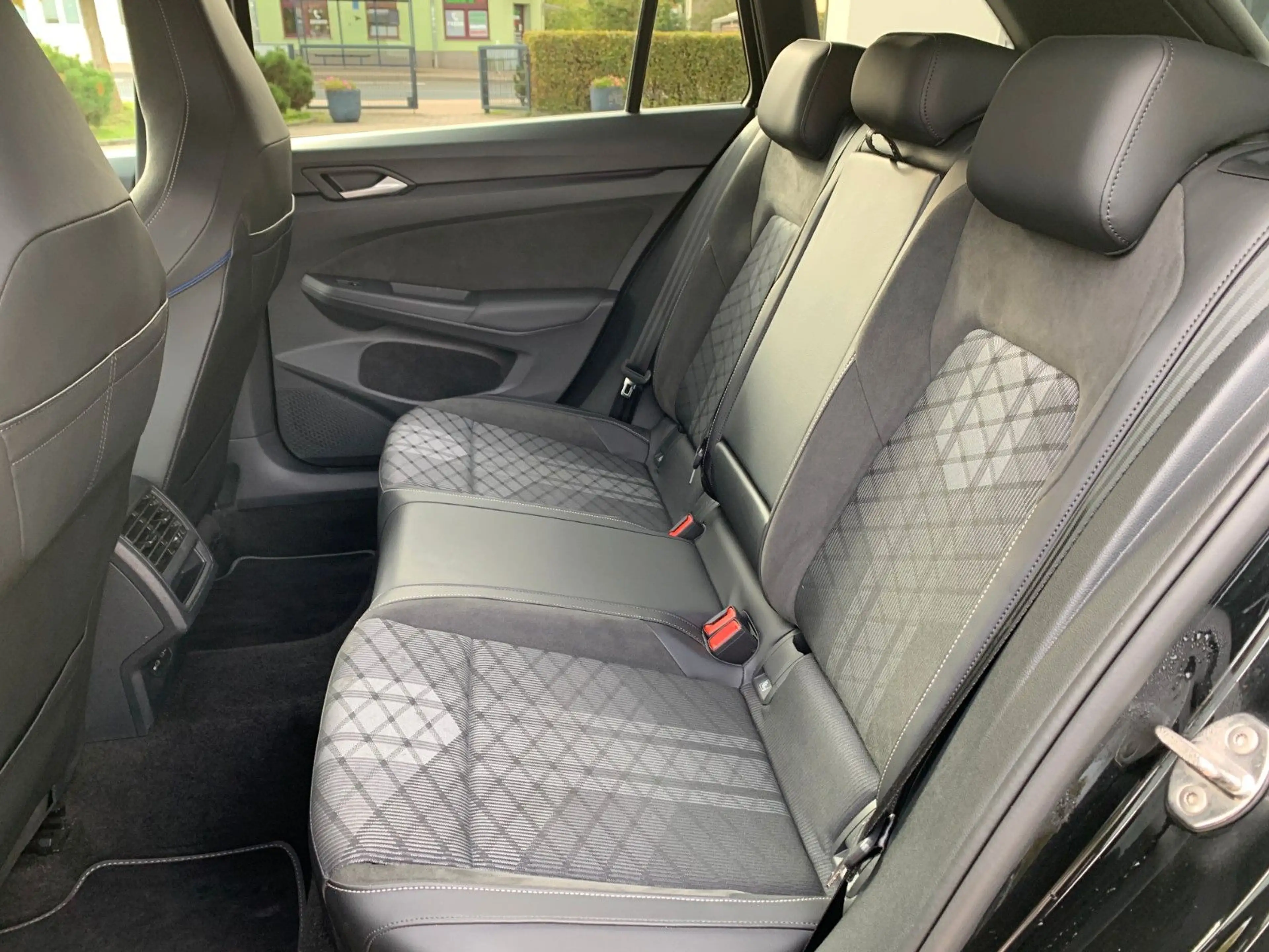 Volkswagen Golf 1.5 eTSI Variant R-Line ACC+Lenkradhzg.+RFK — photo 10