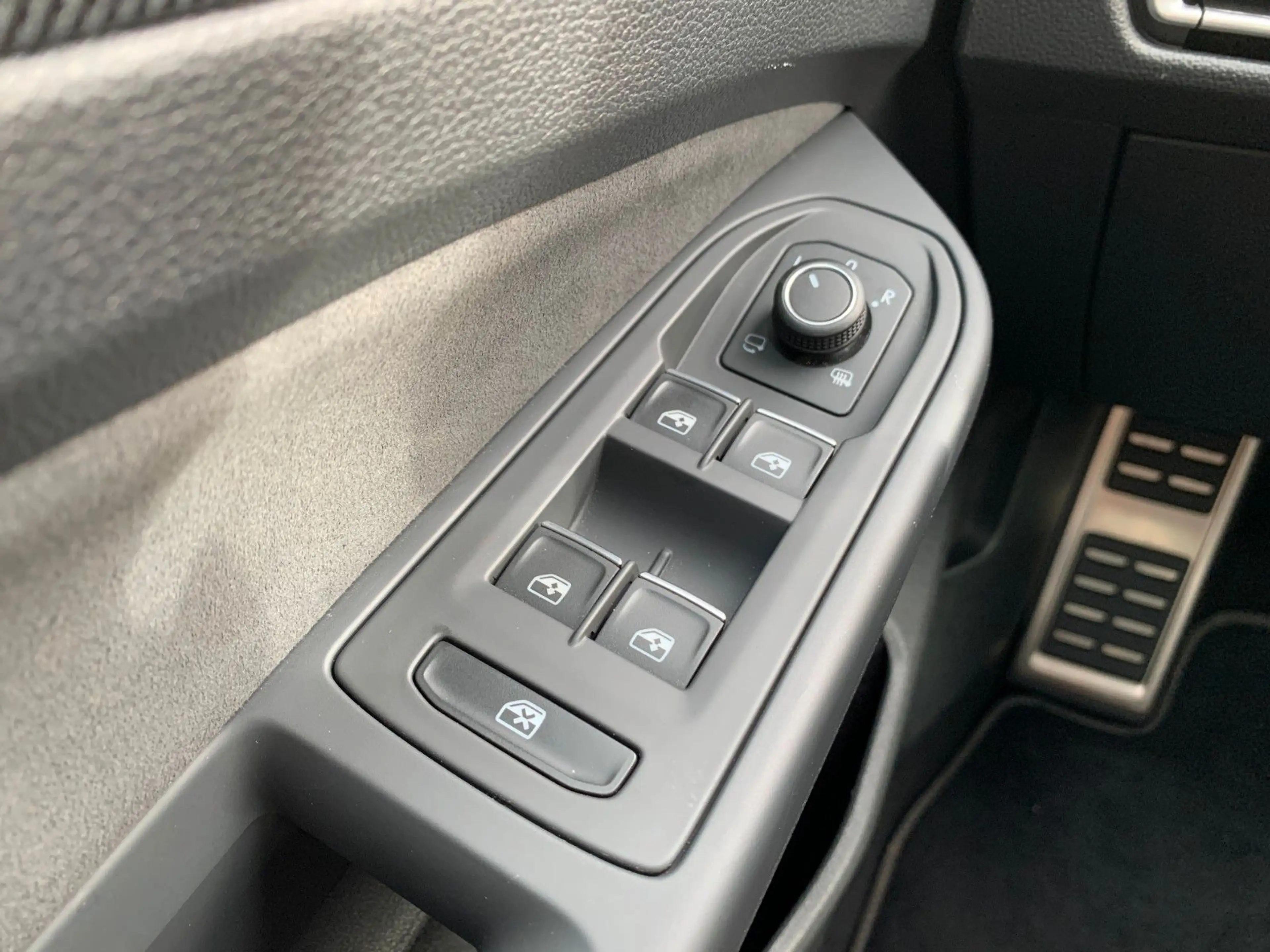 Volkswagen Golf 1.5 eTSI Variant R-Line ACC+Lenkradhzg.+RFK — photo 24